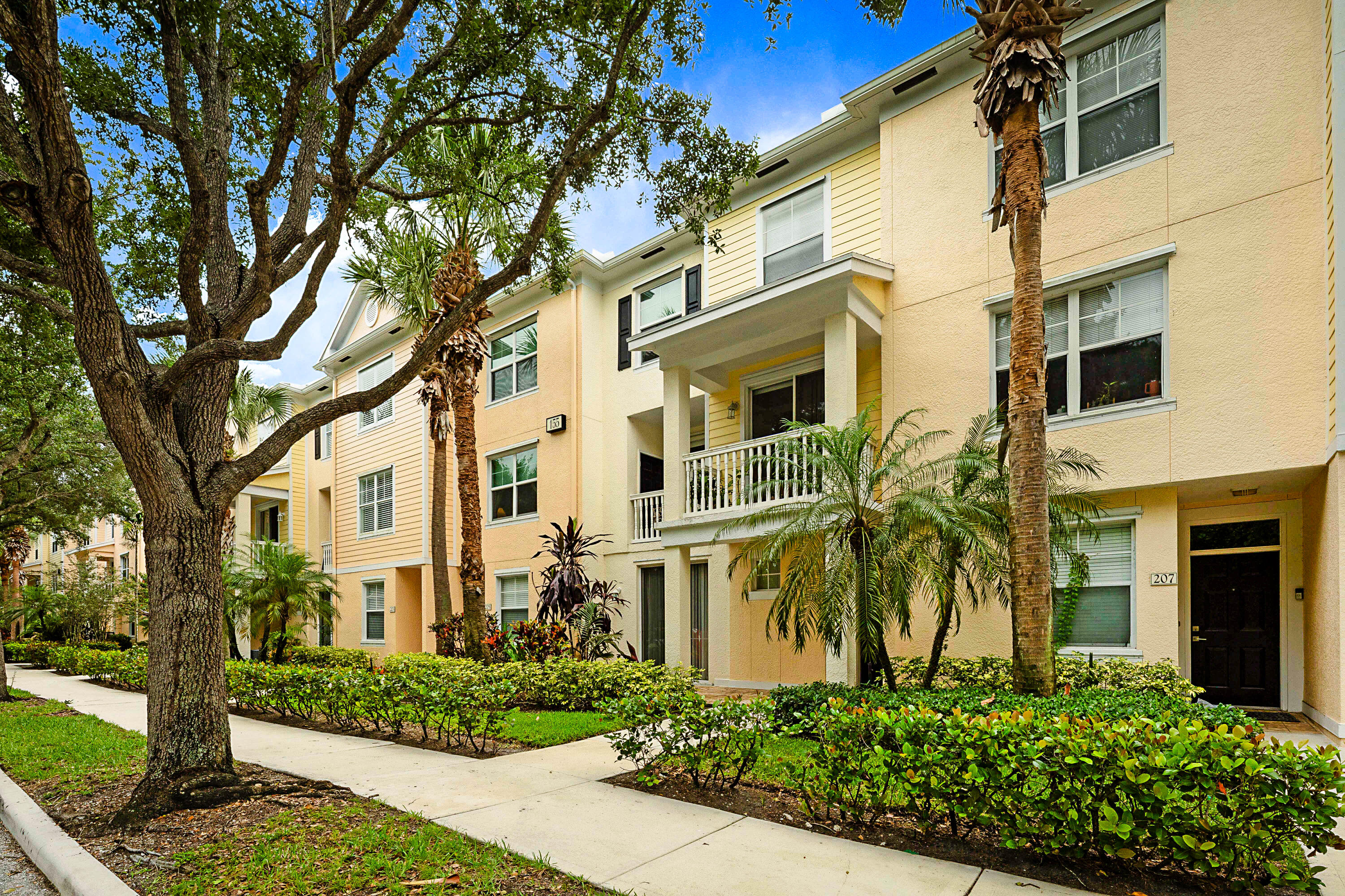 SOMERSET AT ABACOA CONDO - Residential