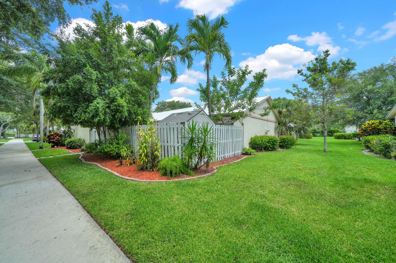 BARRWOOD - Residential