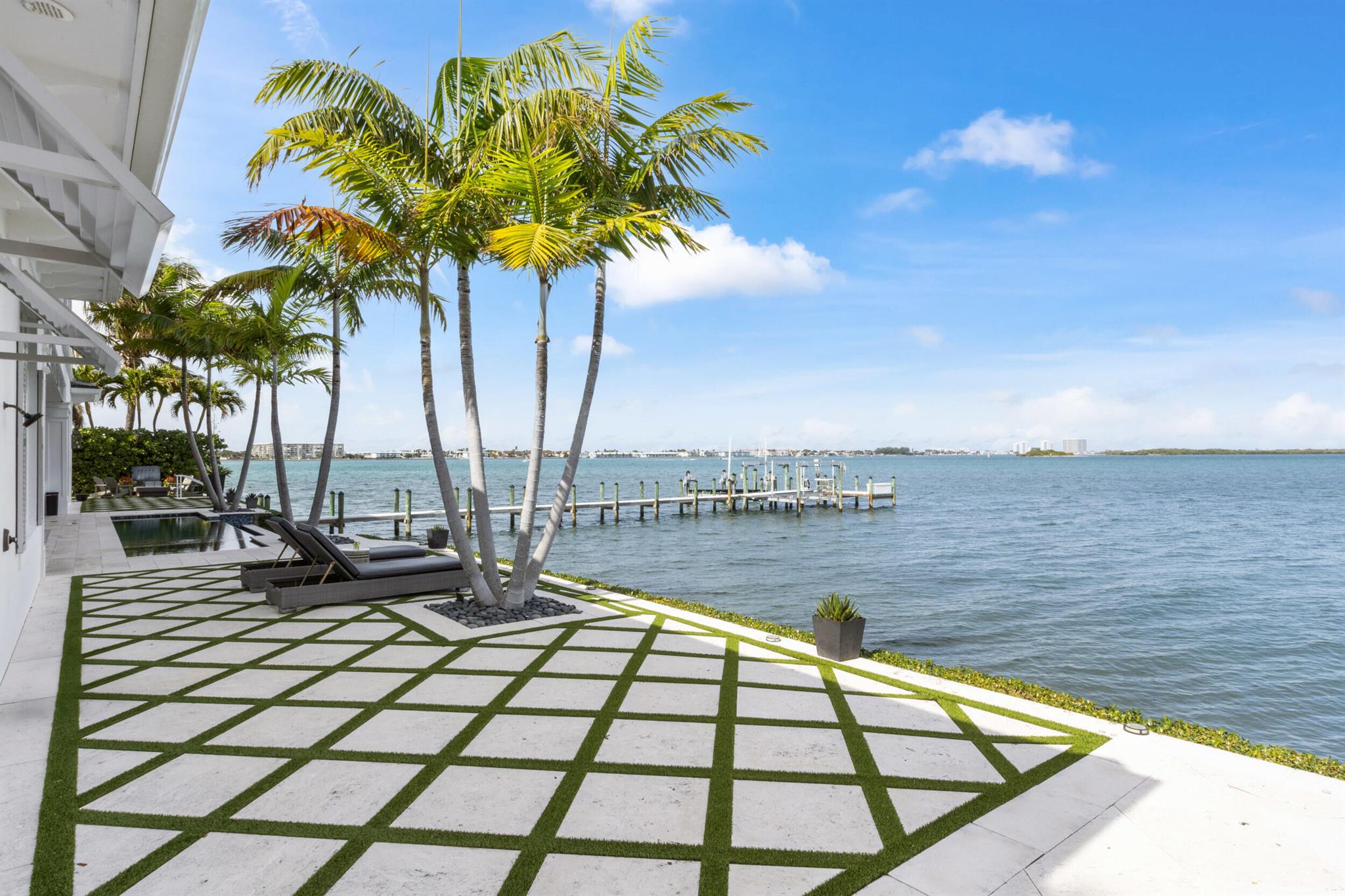 PINE POINT - Residential