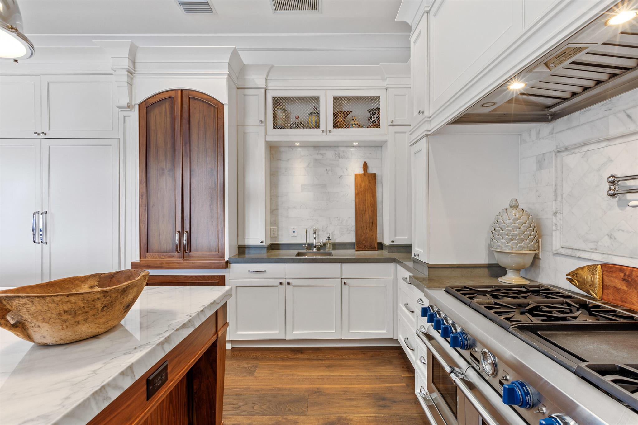 PINE POINT - Residential