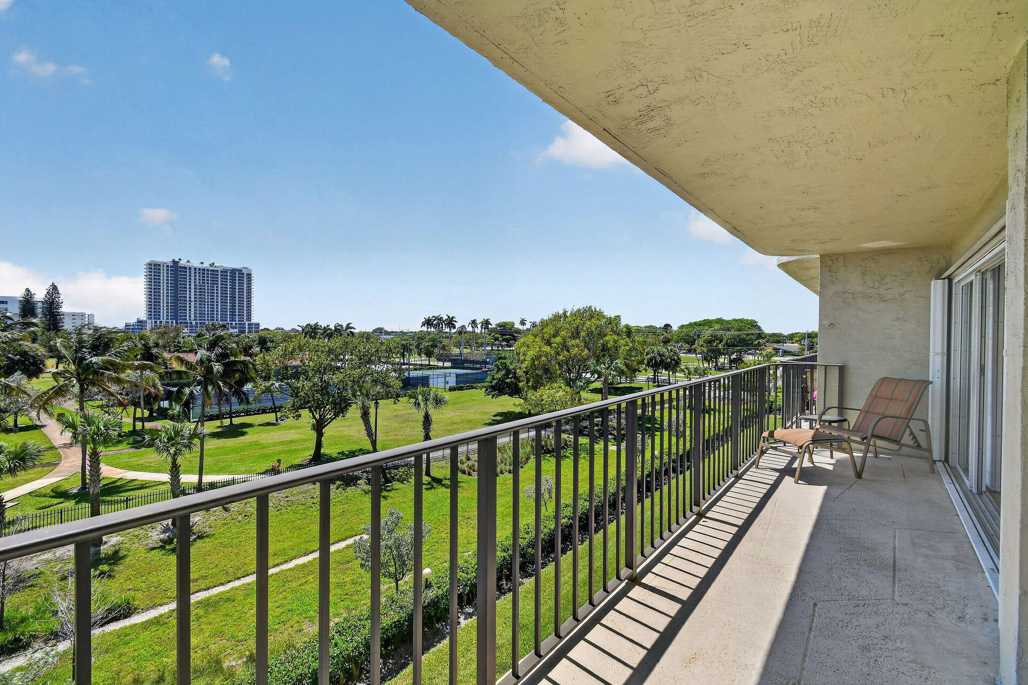 LAKE HARBOUR TOWERS EAST CONDO - Residential