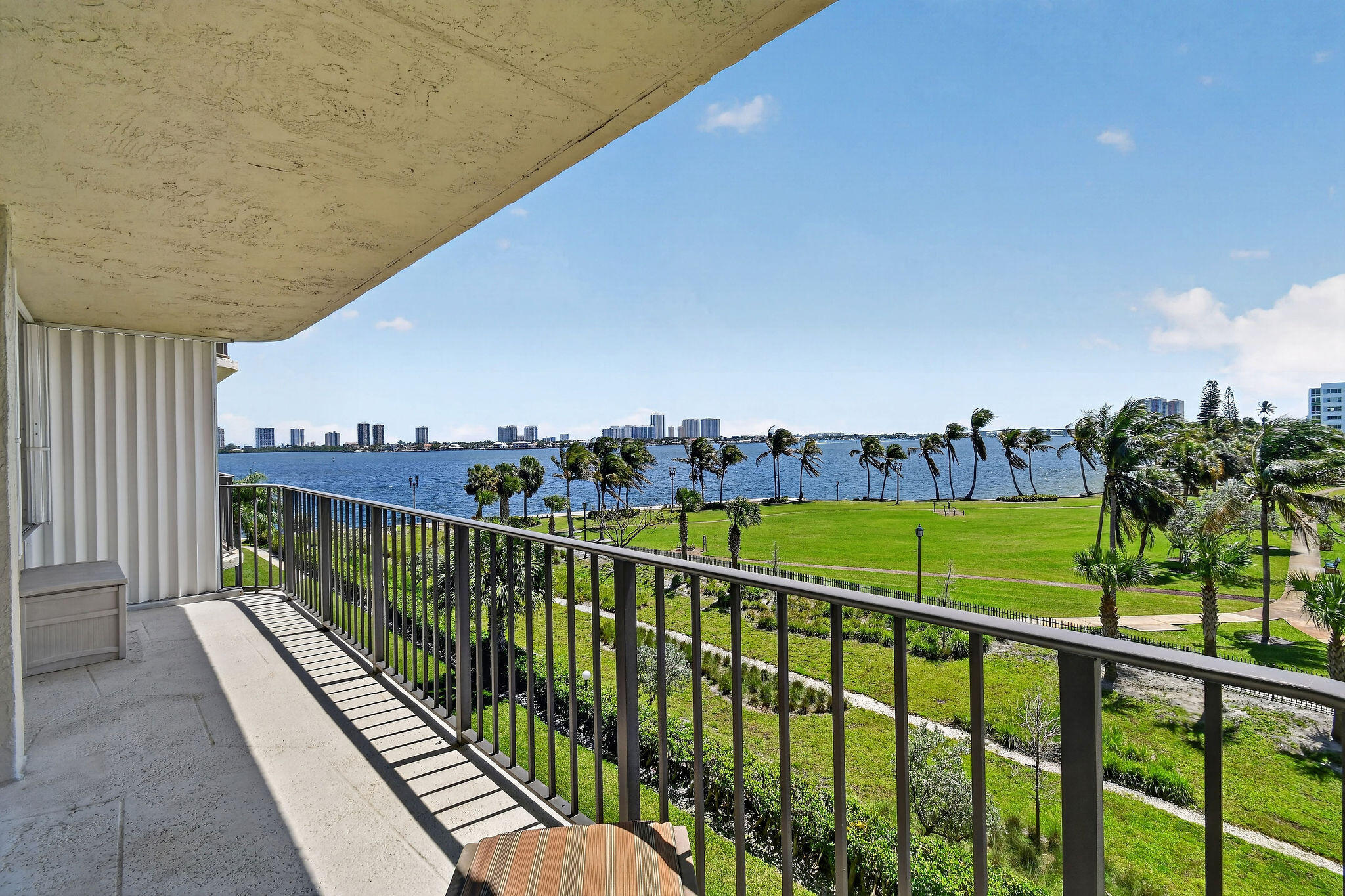 LAKE HARBOUR TOWERS EAST CONDO - Residential