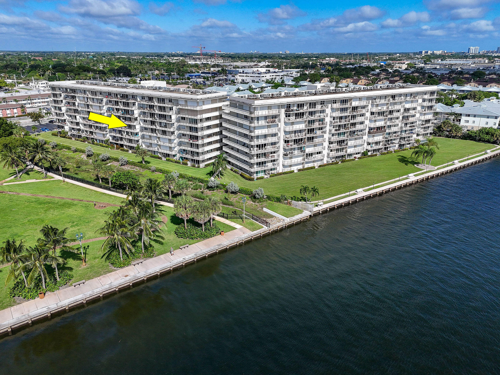 LAKE HARBOUR TOWERS EAST CONDO - Residential