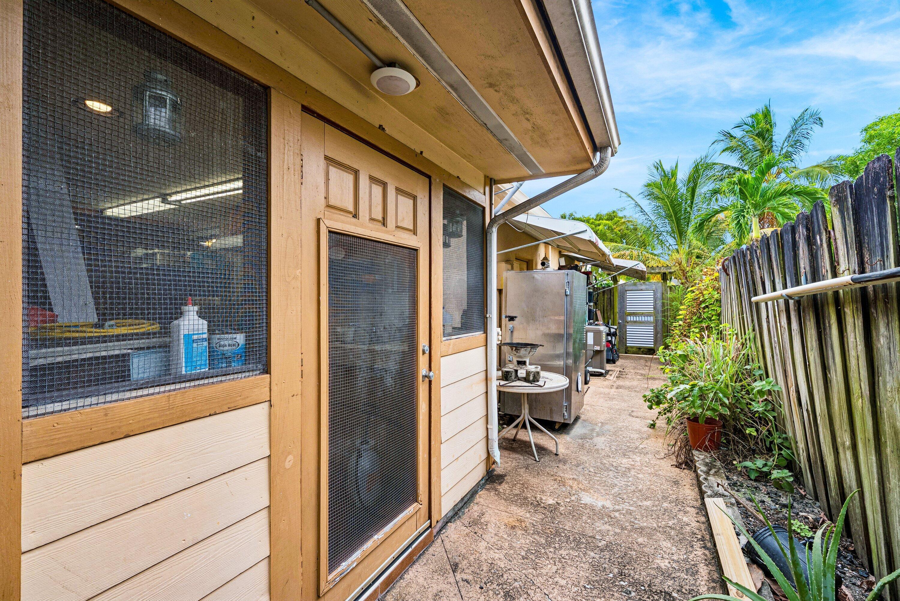 DELRAY SHORES FIRST ADD IN - Residential