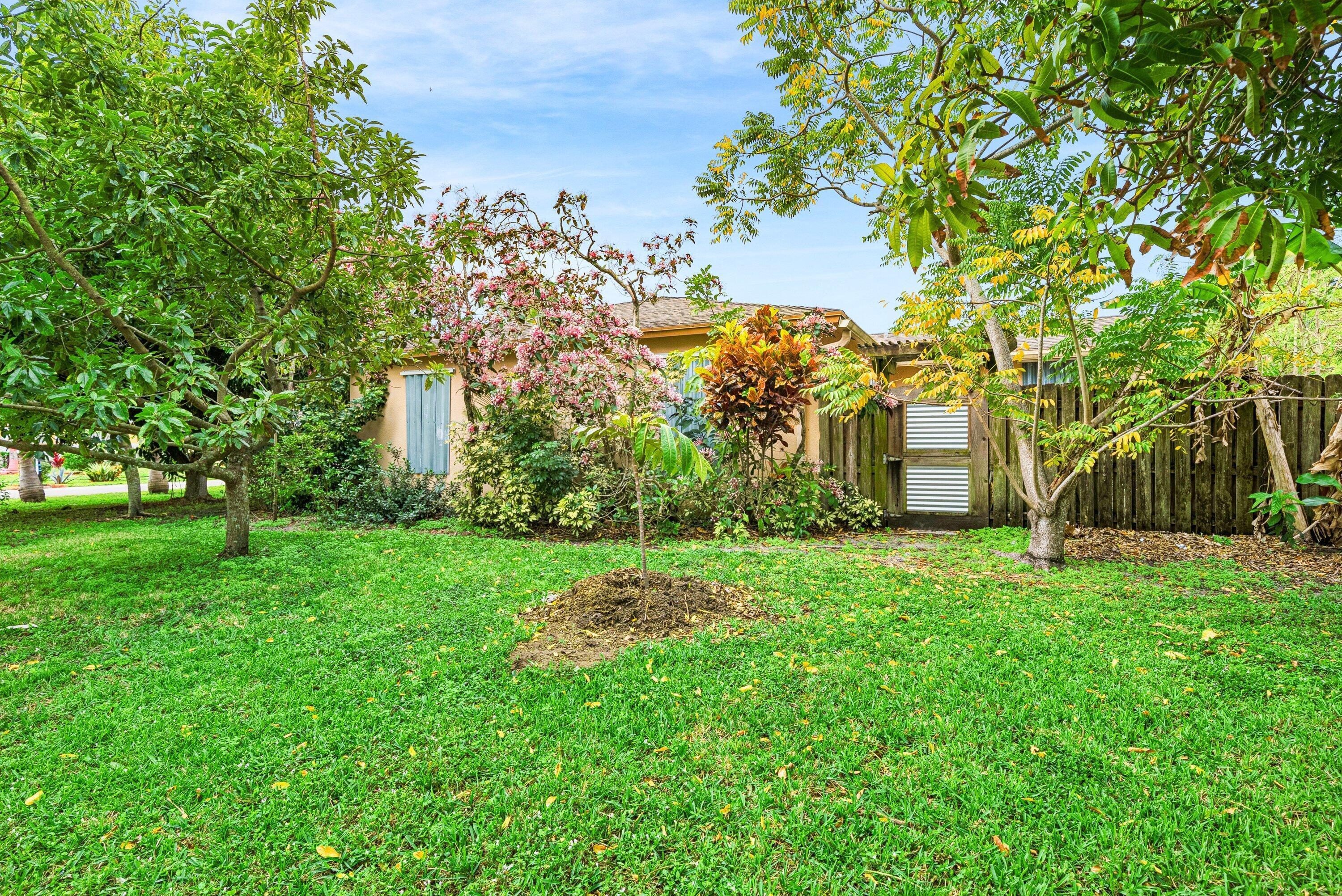 DELRAY SHORES FIRST ADD IN - Residential