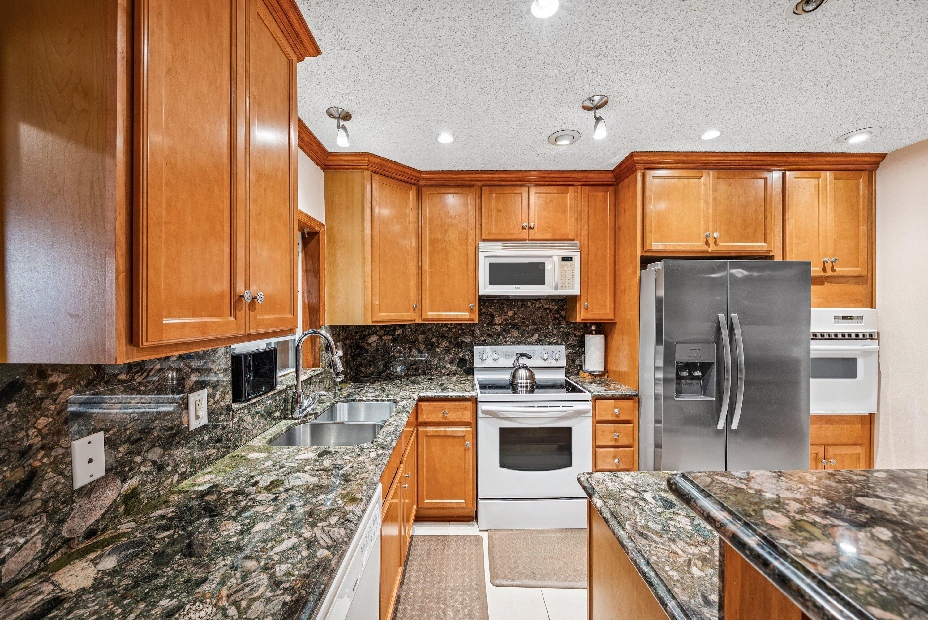 DELRAY SHORES FIRST ADD IN - Residential