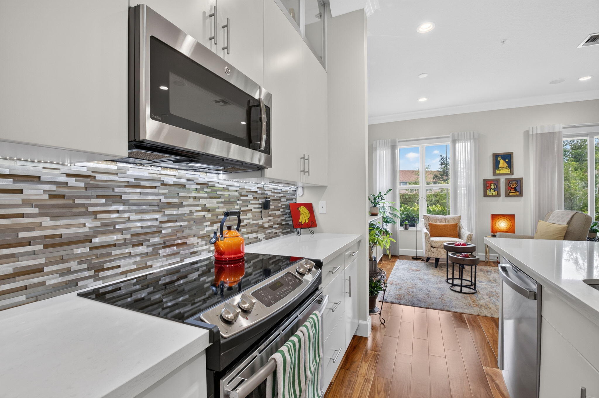 POINTE 100 CONDO - Residential