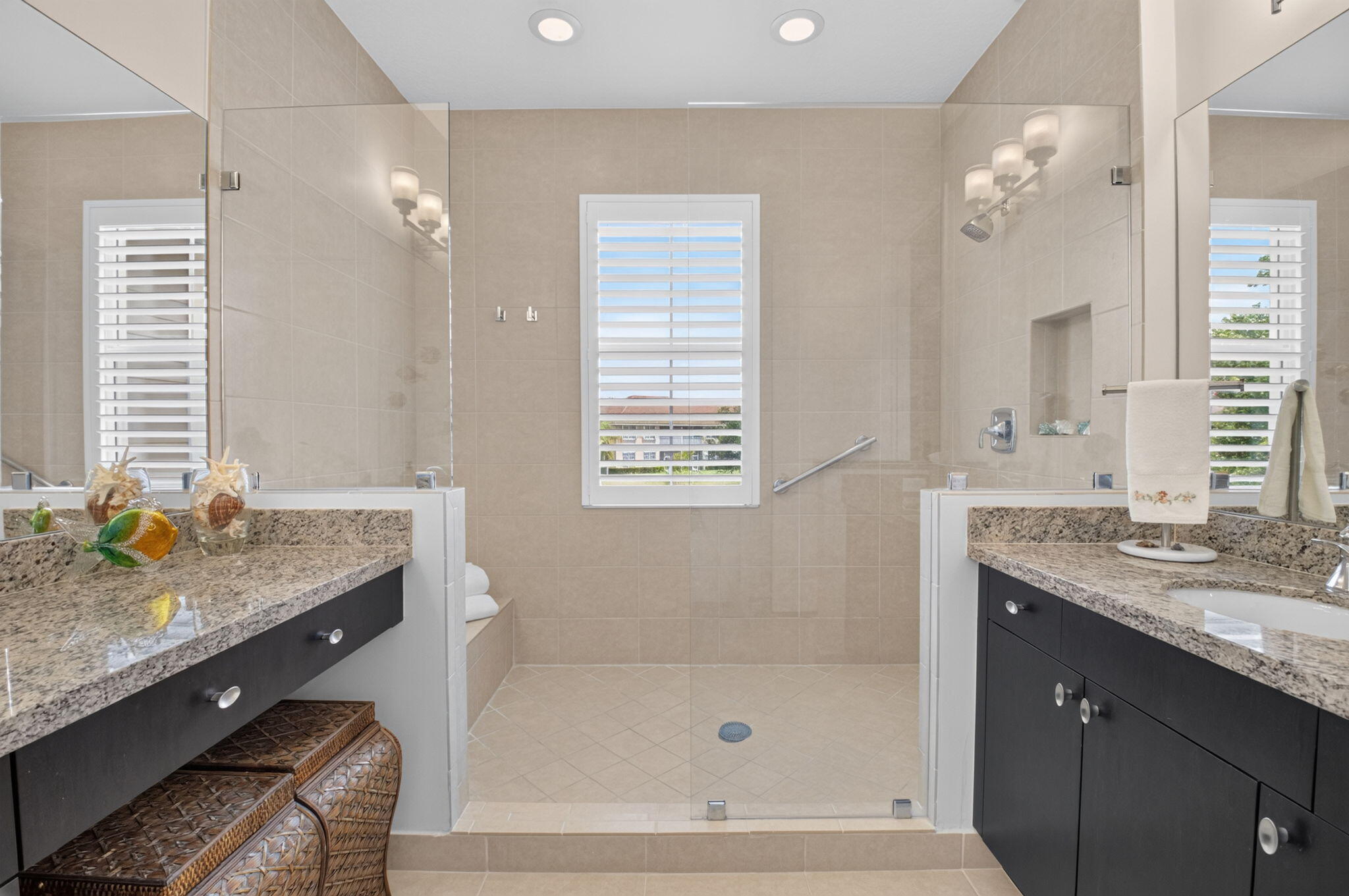 POINTE 100 CONDO - Residential