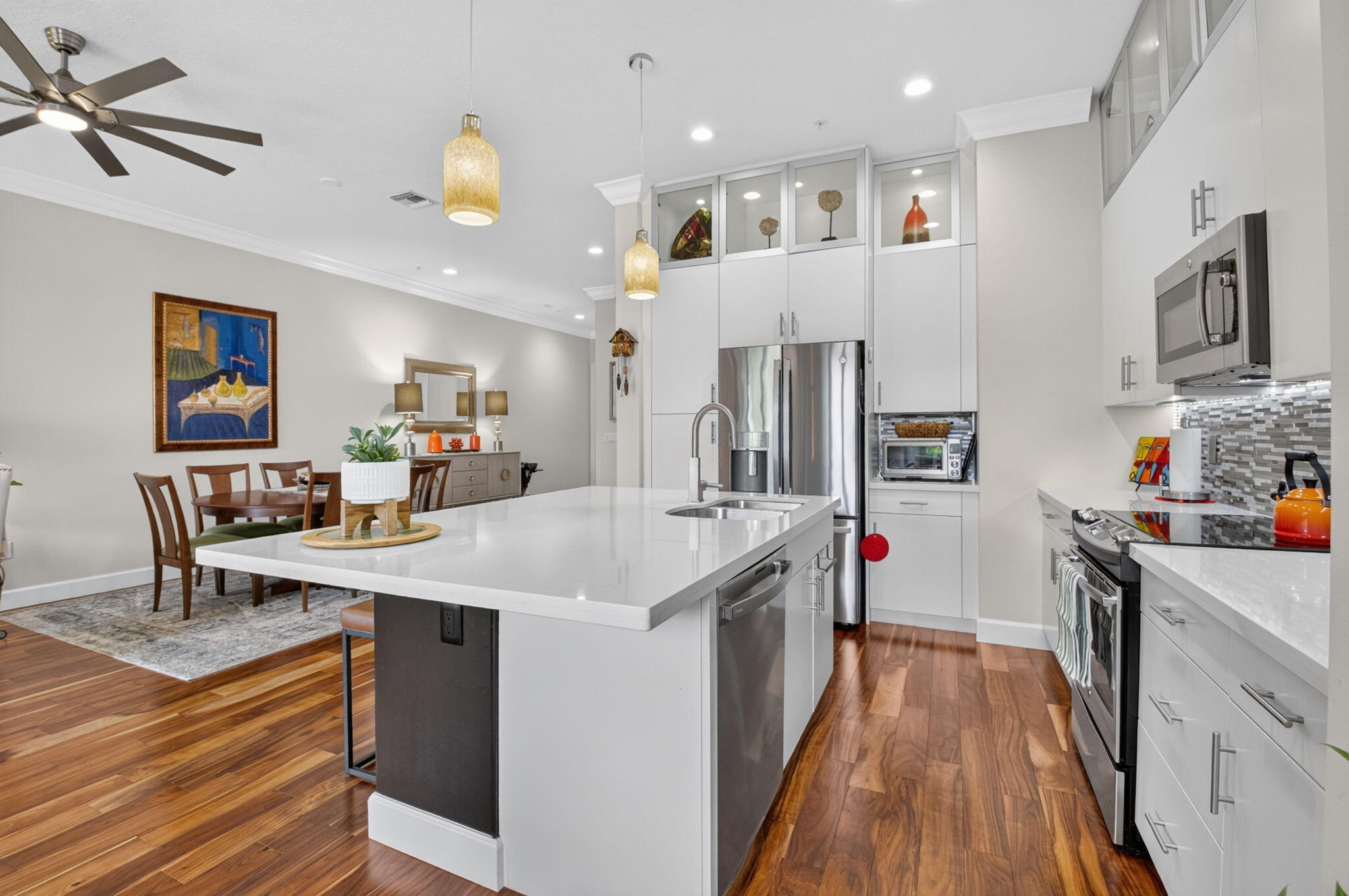 POINTE 100 CONDO - Residential