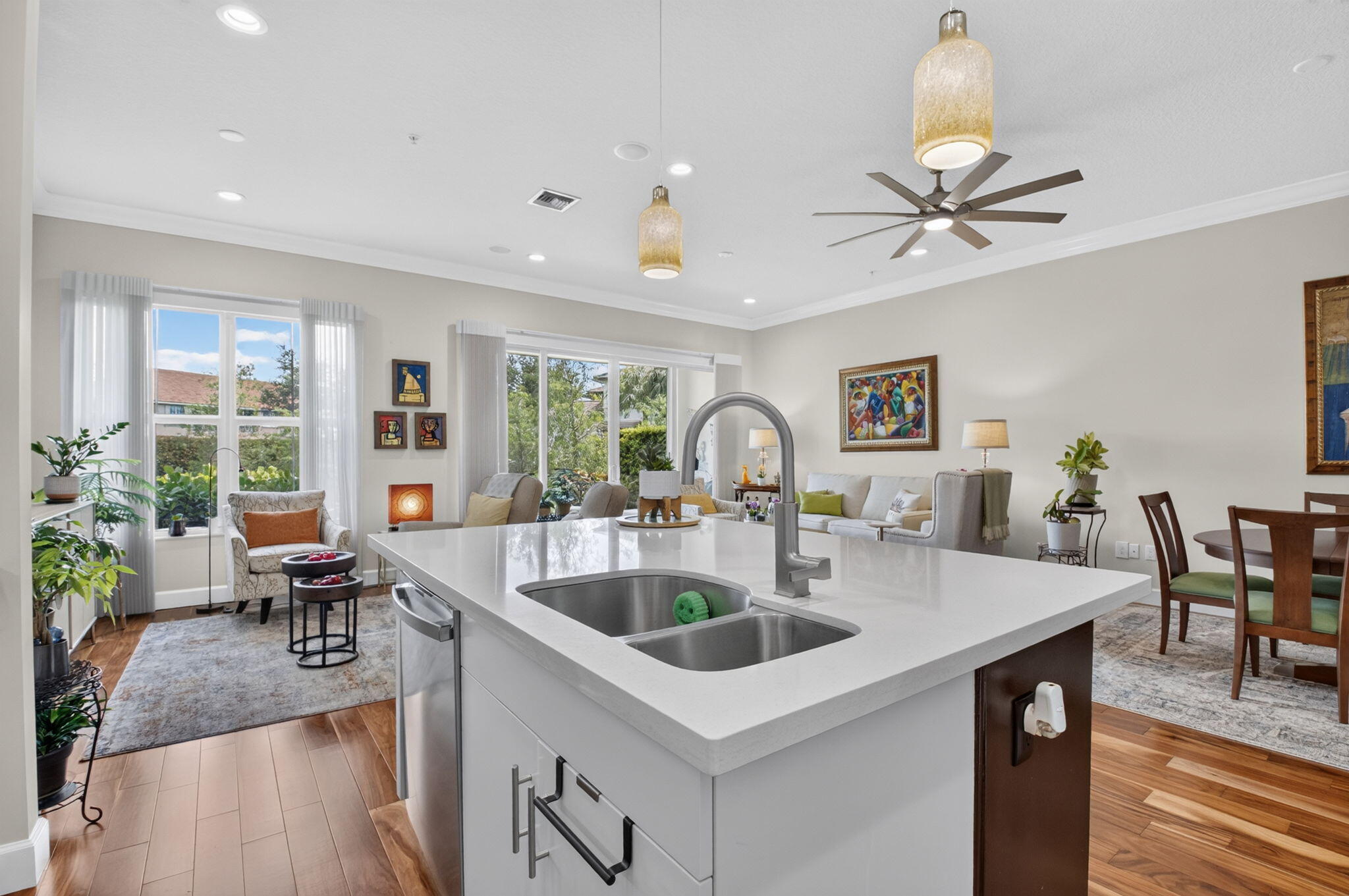 POINTE 100 CONDO - Residential
