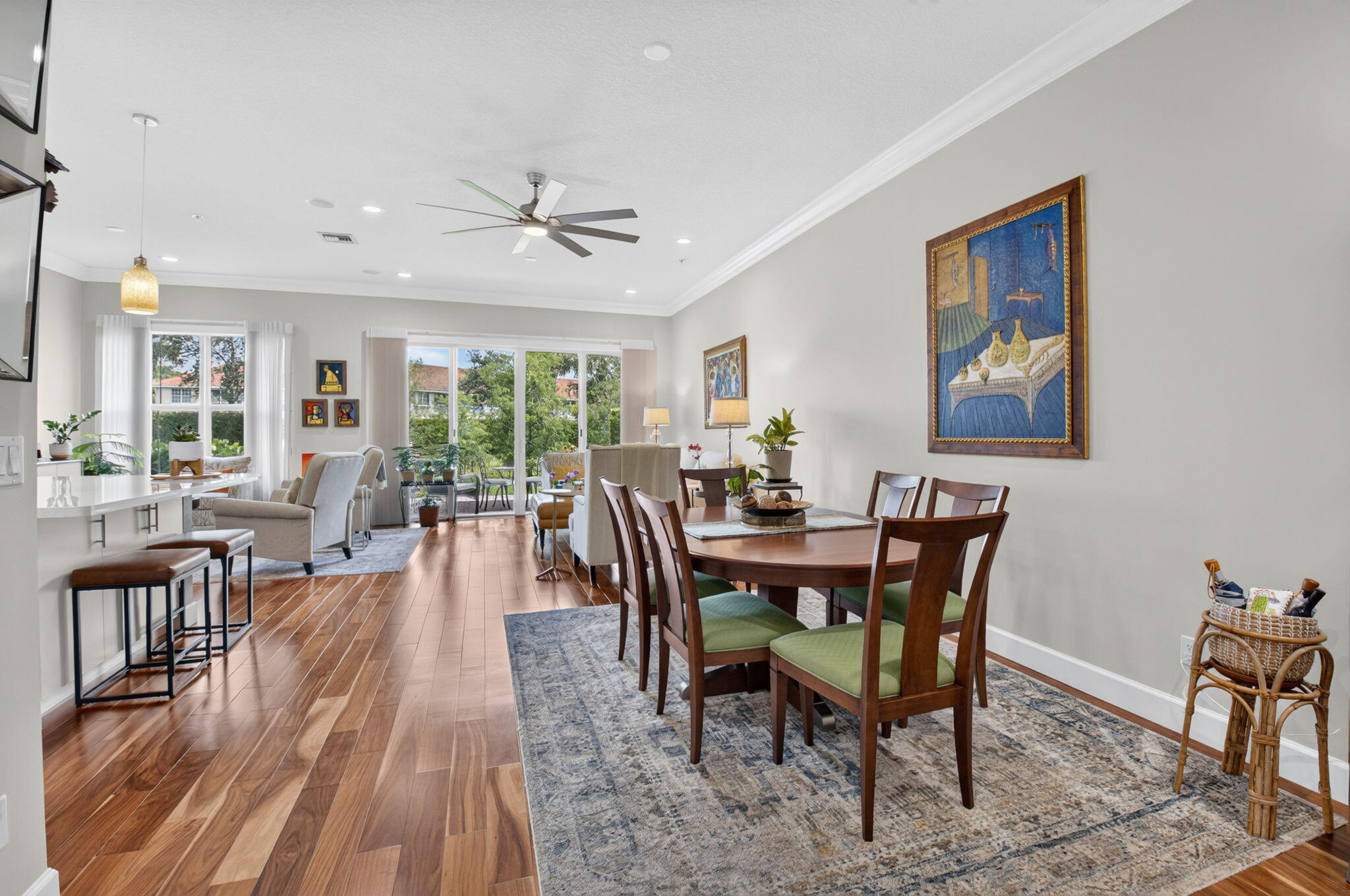 POINTE 100 CONDO - Residential