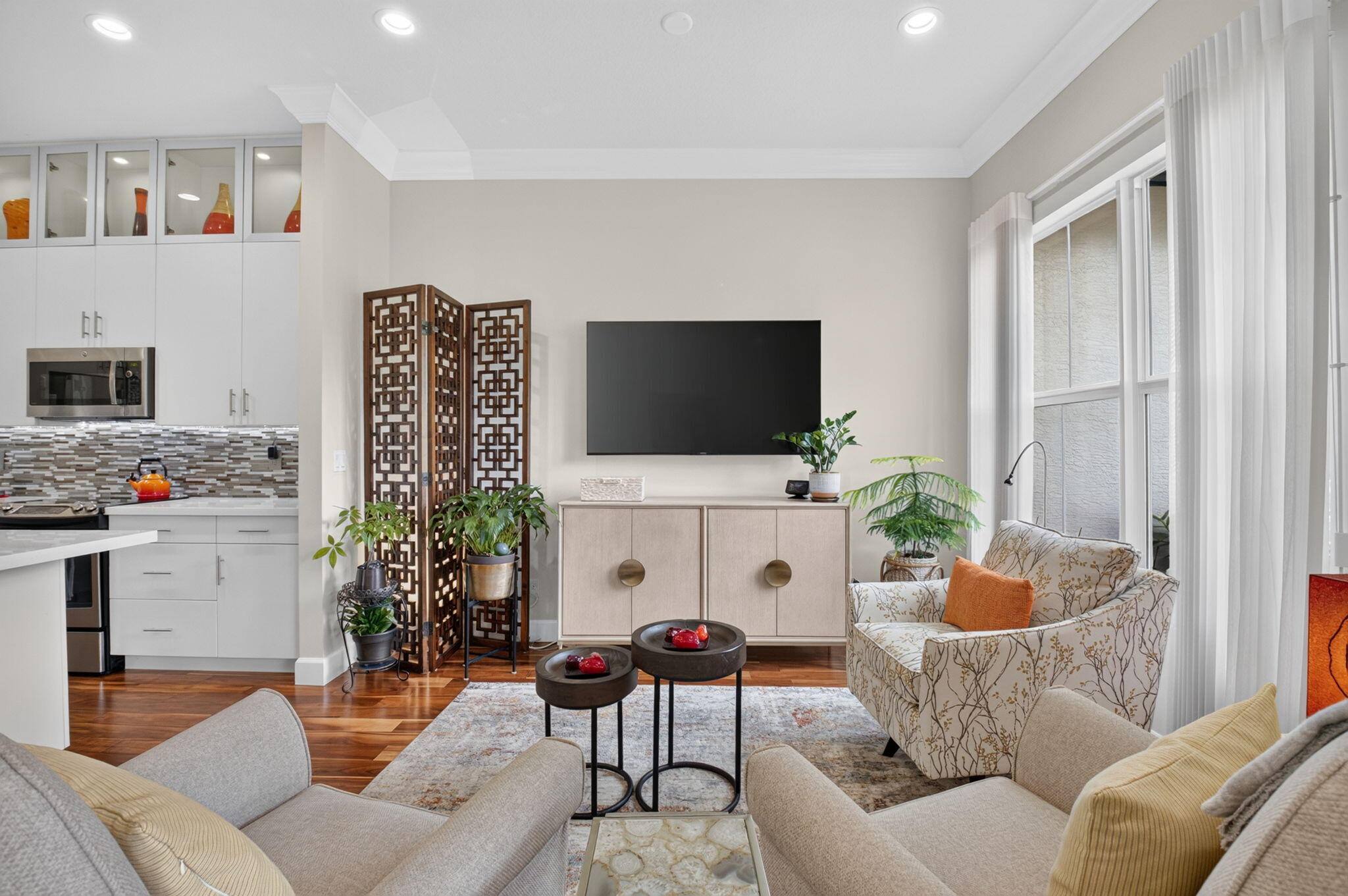 POINTE 100 CONDO - Residential