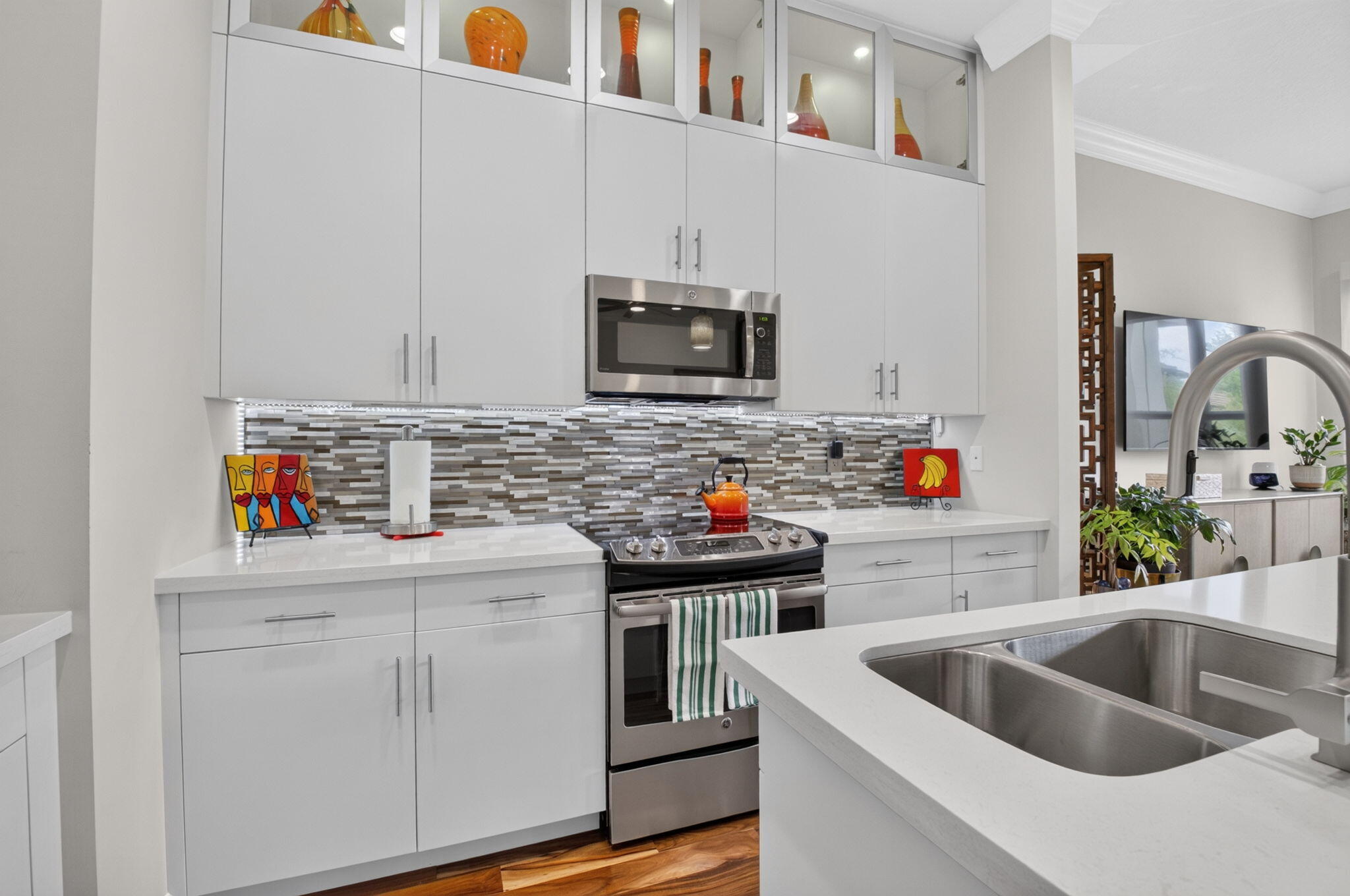 POINTE 100 CONDO - Residential
