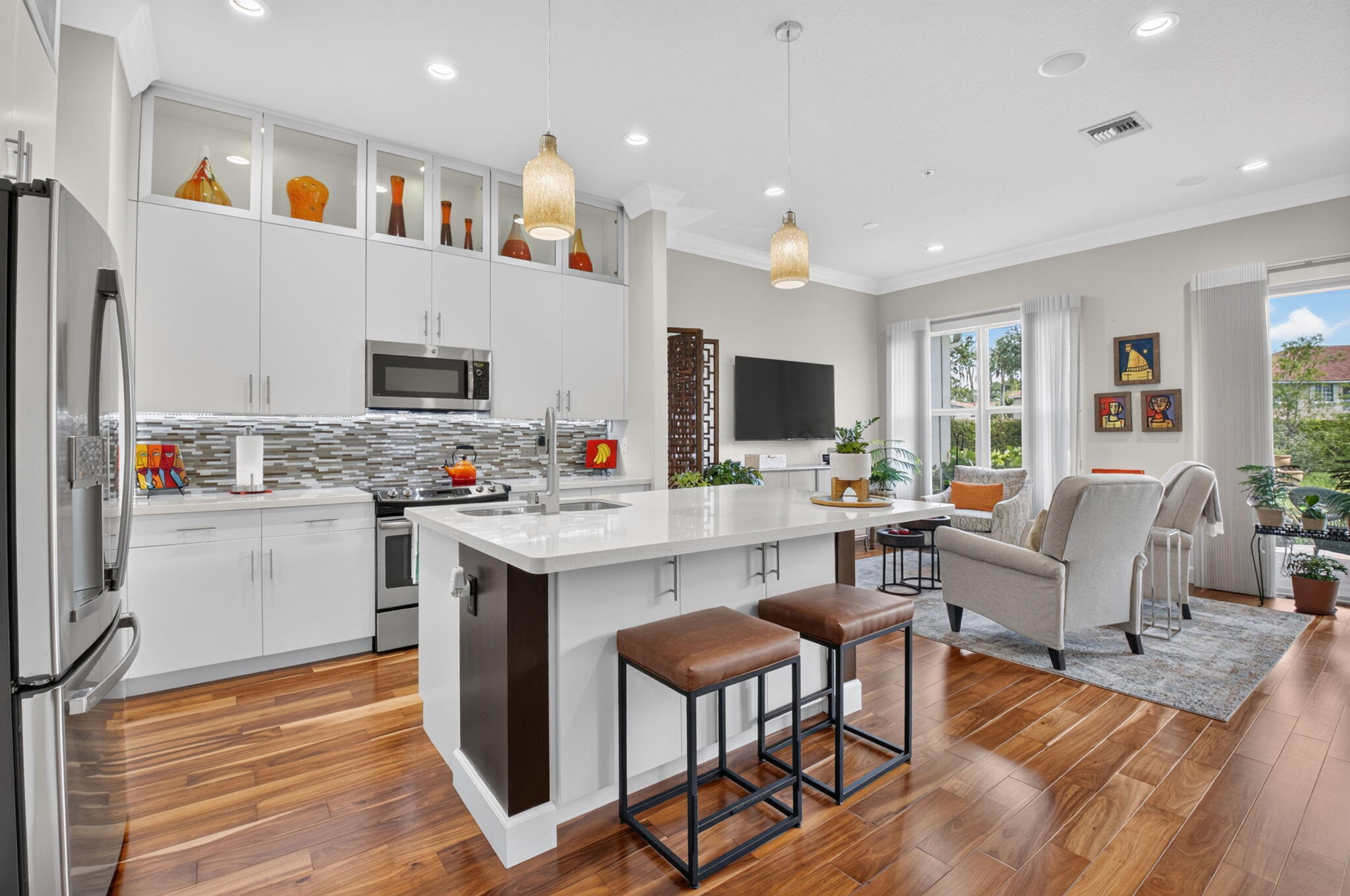 POINTE 100 CONDO - Residential