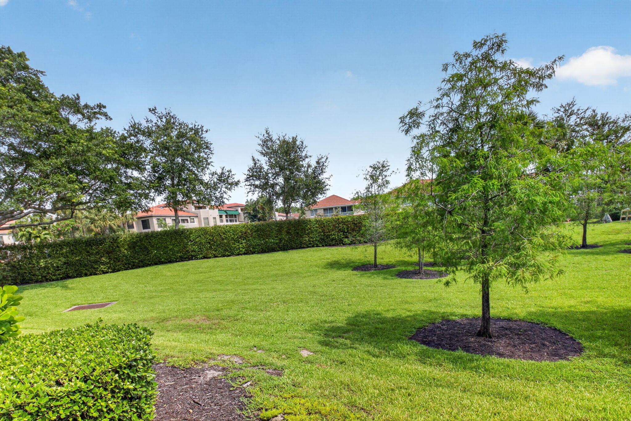 POINTE 100 CONDO - Residential