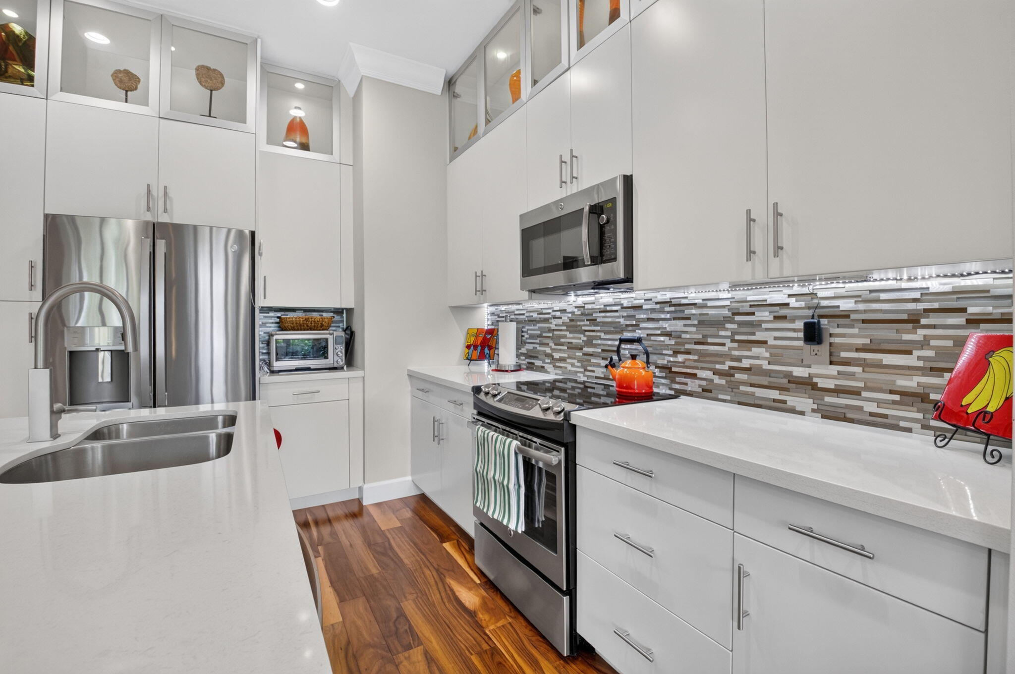 POINTE 100 CONDO - Residential