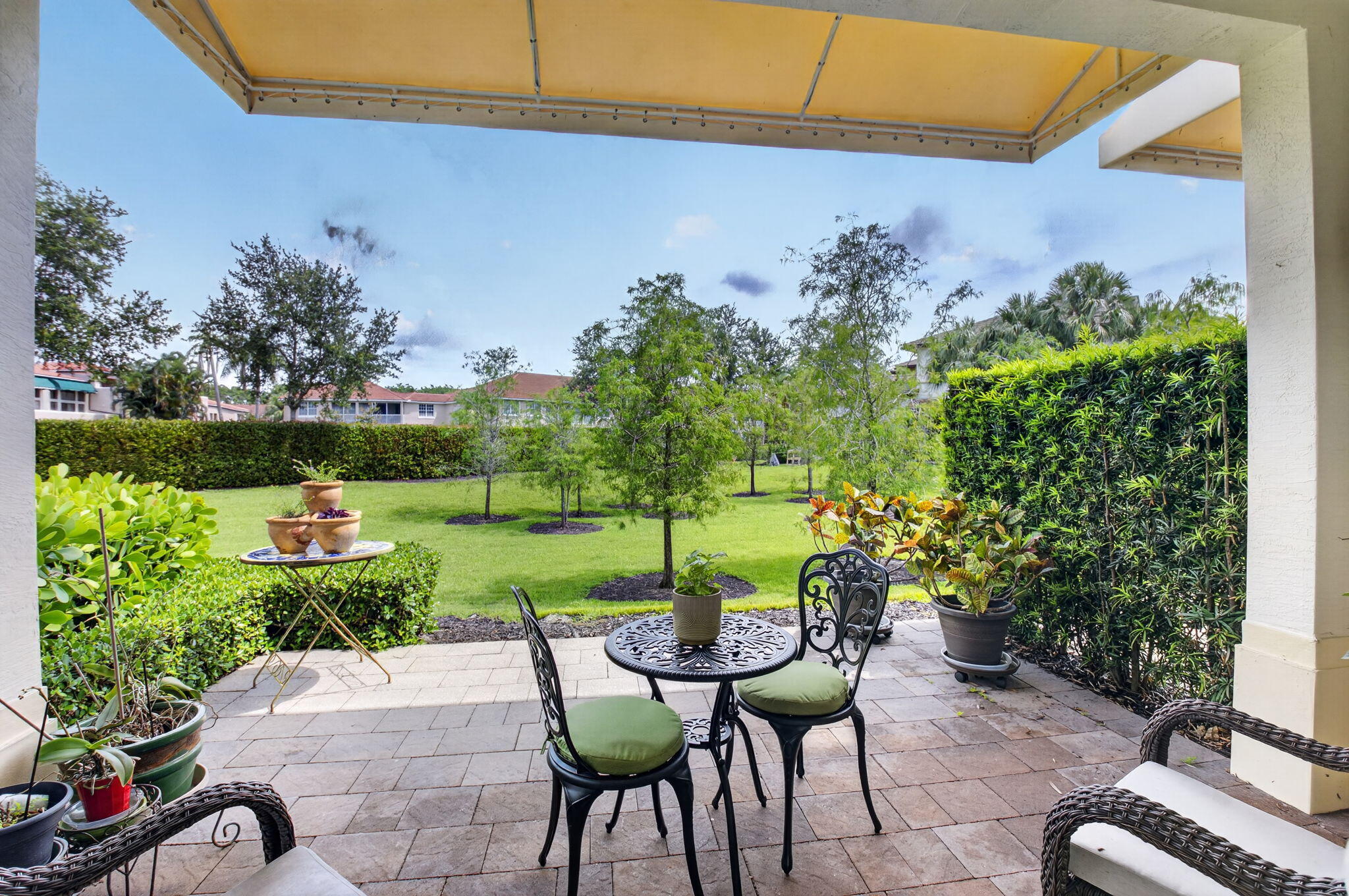 POINTE 100 CONDO - Residential