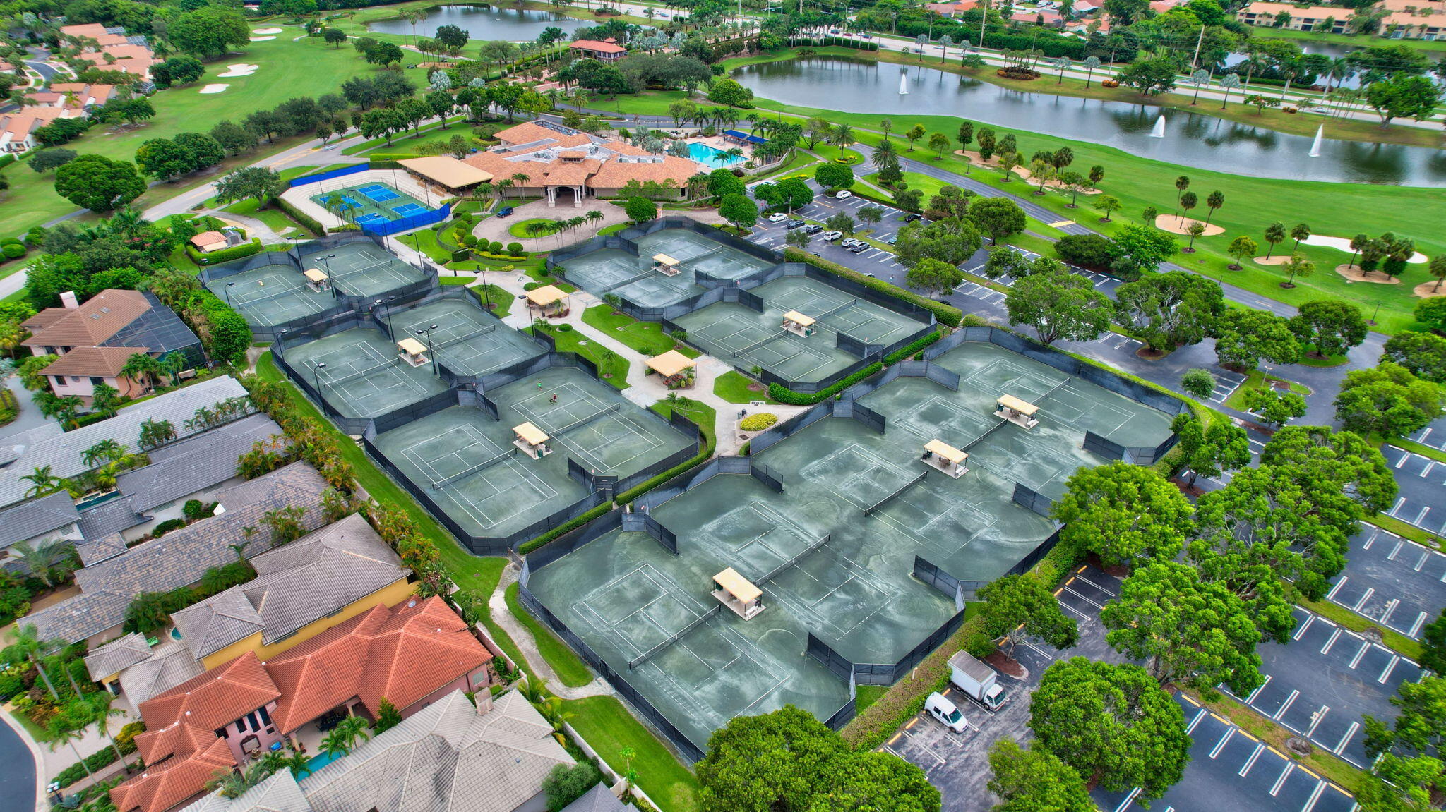 POINTE 100 CONDO - Residential