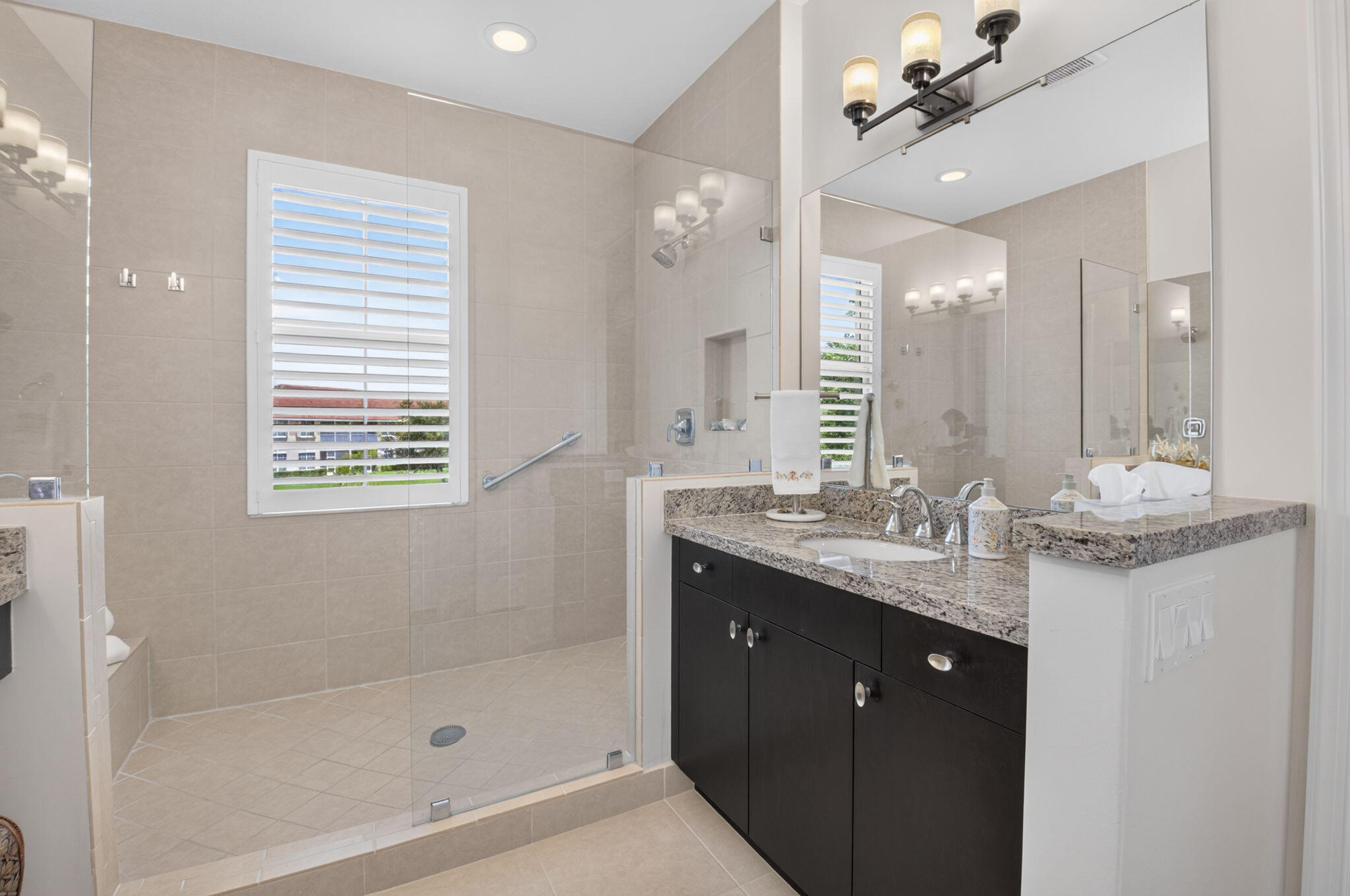 POINTE 100 CONDO - Residential