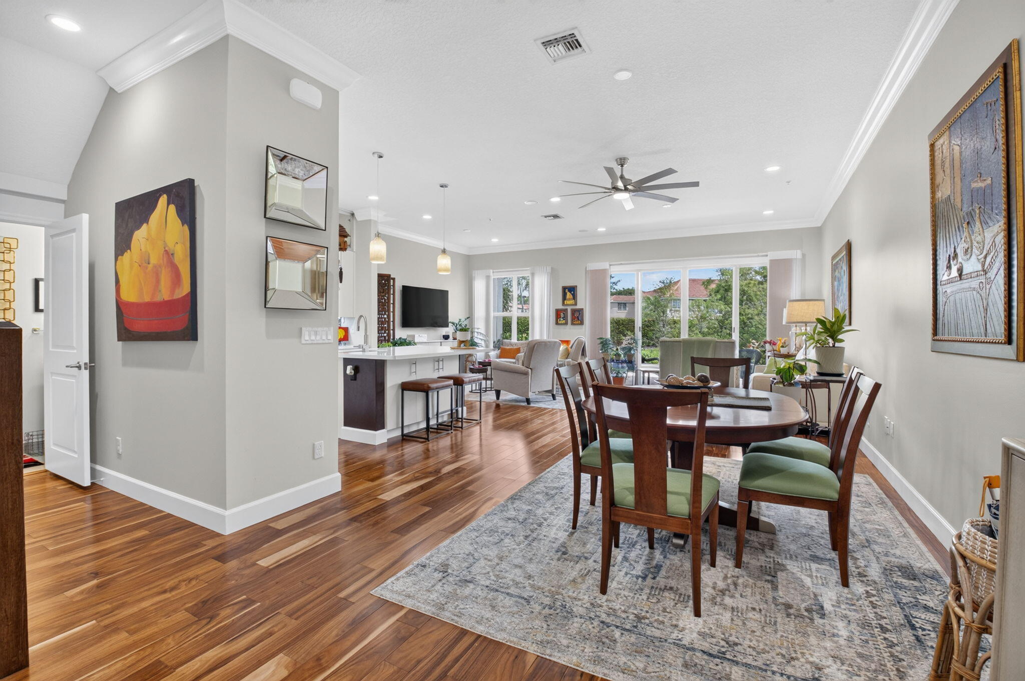 POINTE 100 CONDO - Residential