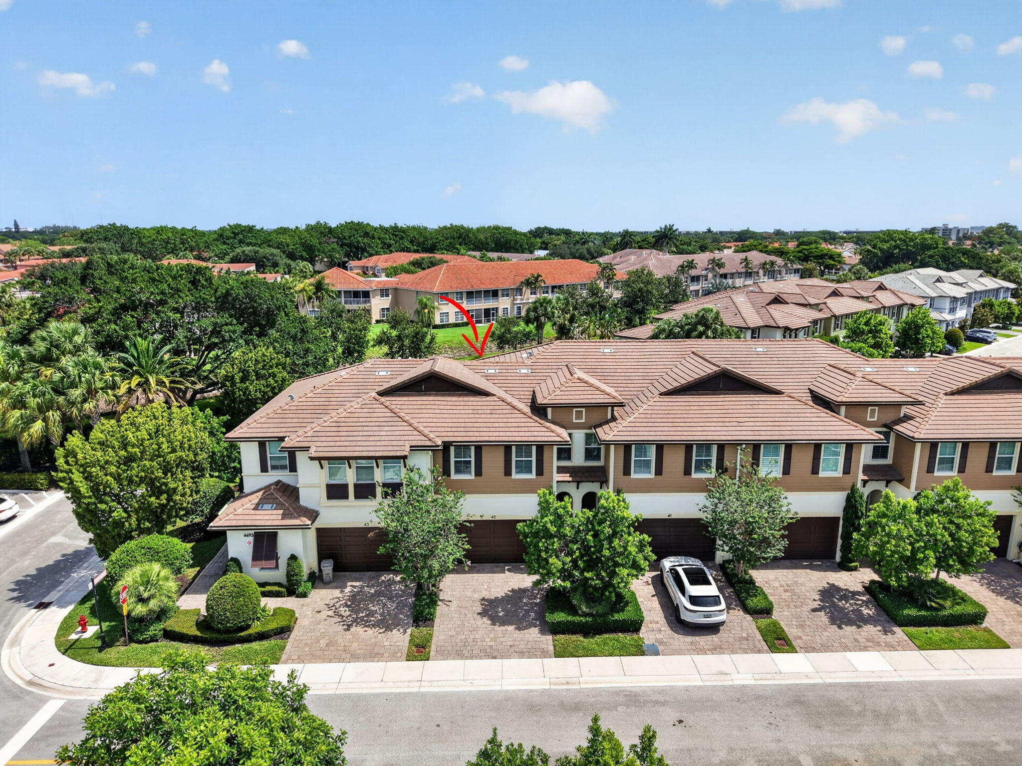 POINTE 100 CONDO - Residential