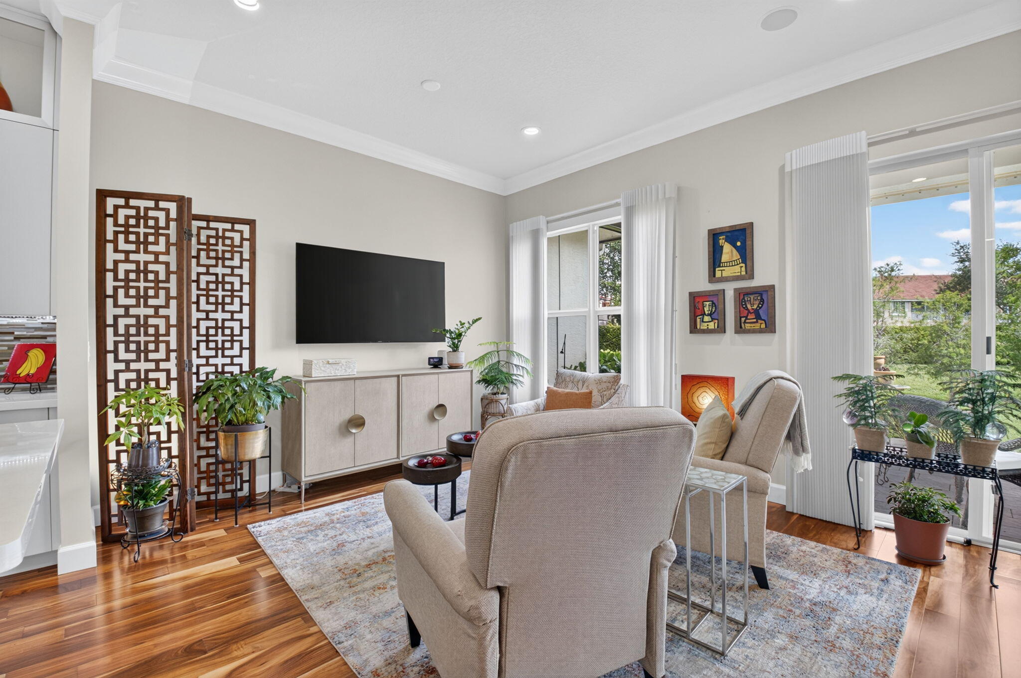 POINTE 100 CONDO - Residential