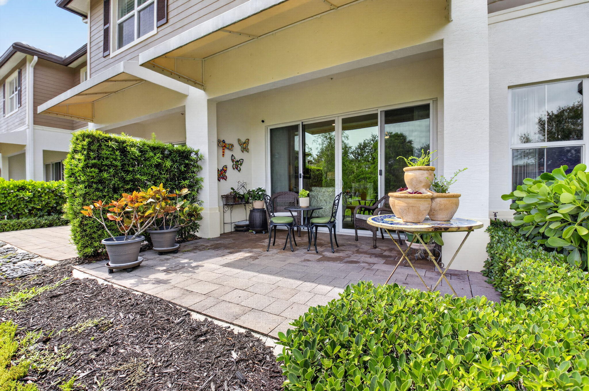 POINTE 100 CONDO - Residential