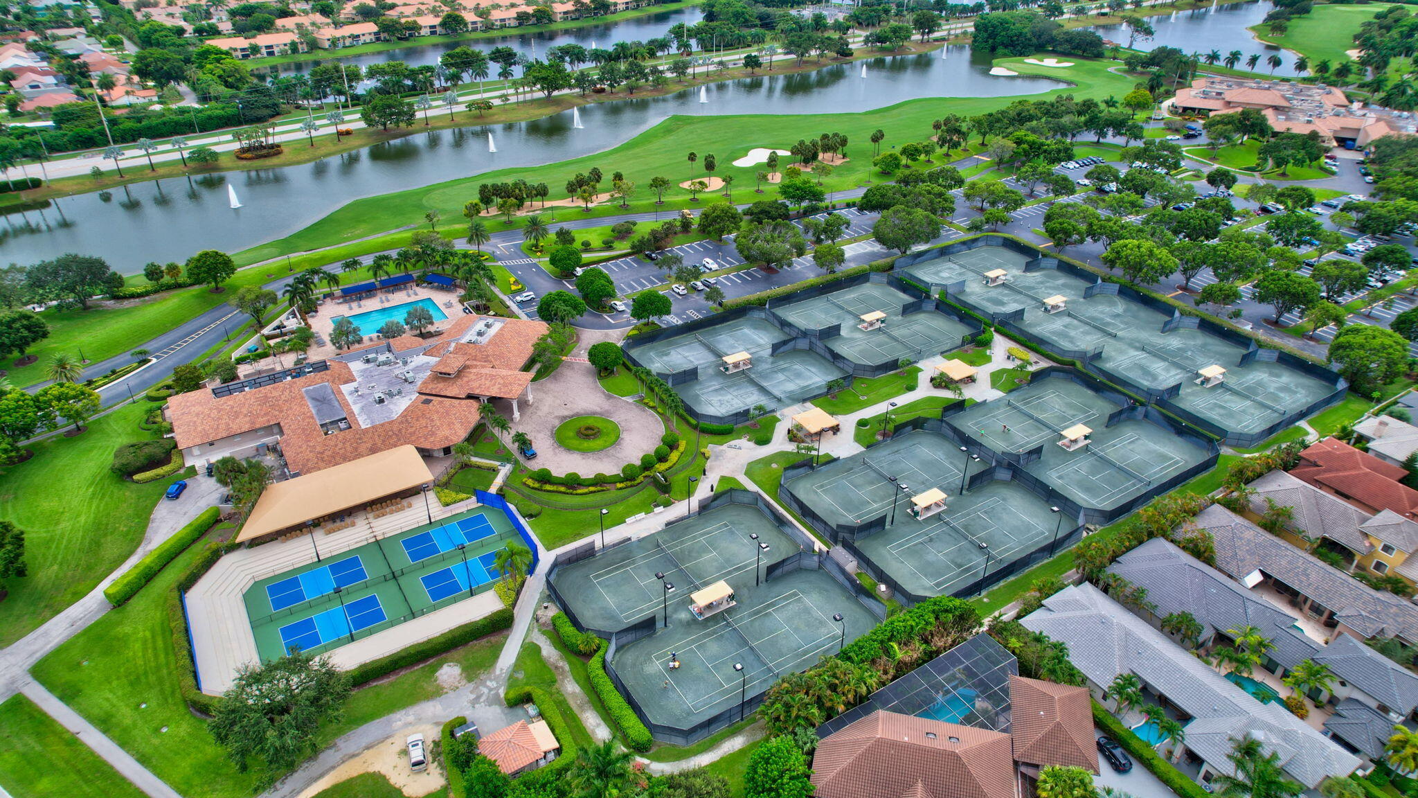 POINTE 100 CONDO - Residential
