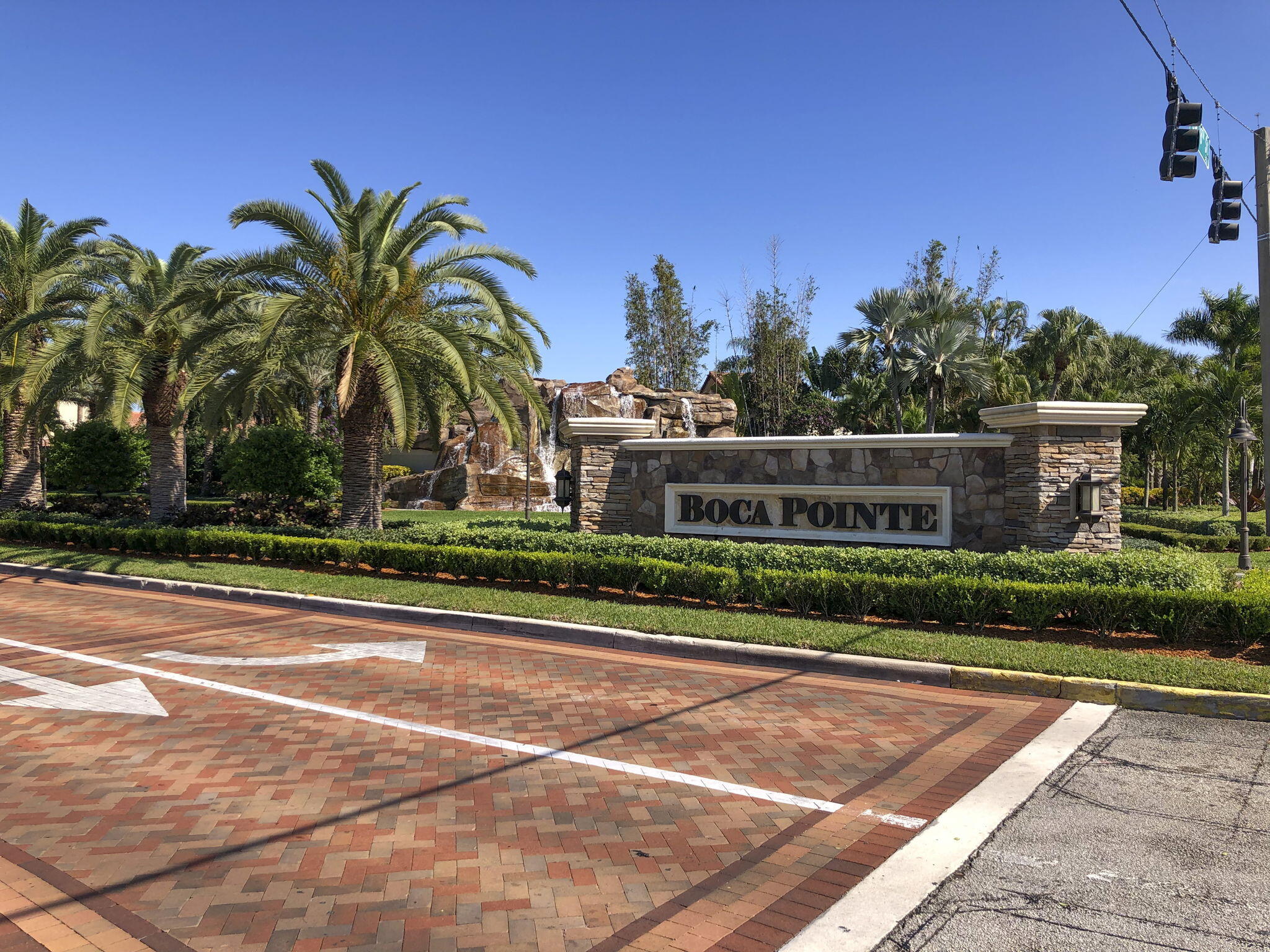 POINTE 100 CONDO - Residential