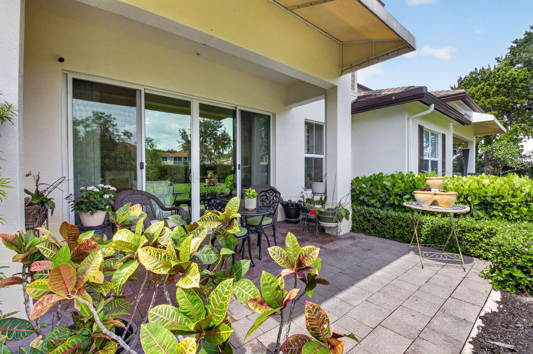 POINTE 100 CONDO - Residential