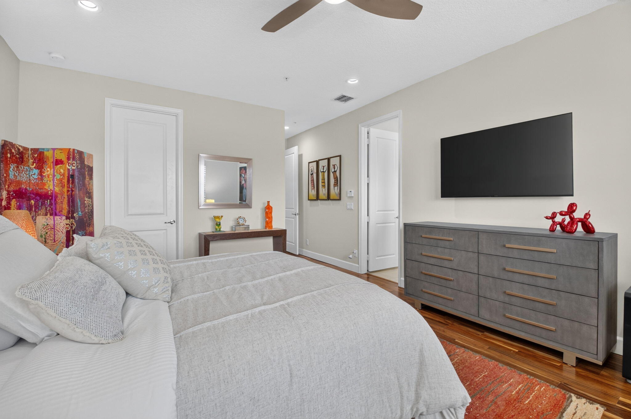 POINTE 100 CONDO - Residential