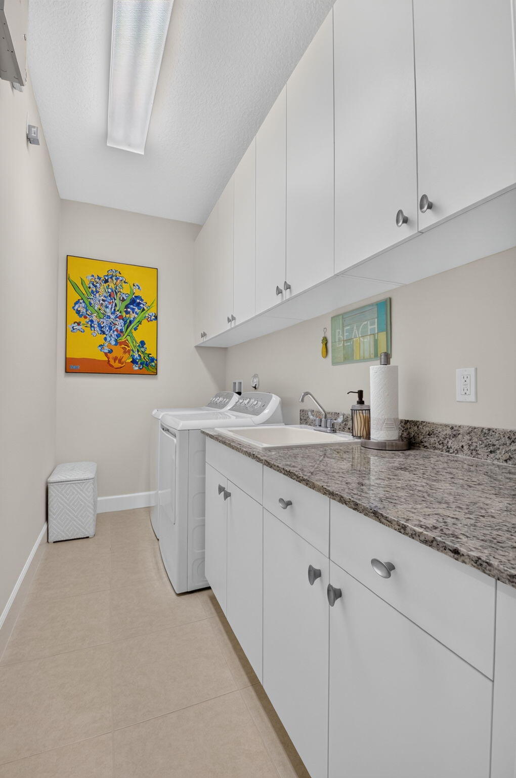 POINTE 100 CONDO - Residential