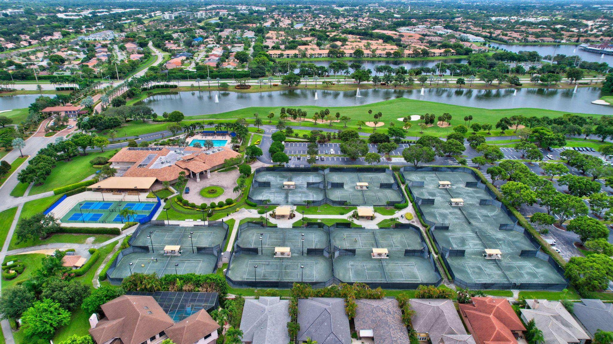 POINTE 100 CONDO - Residential