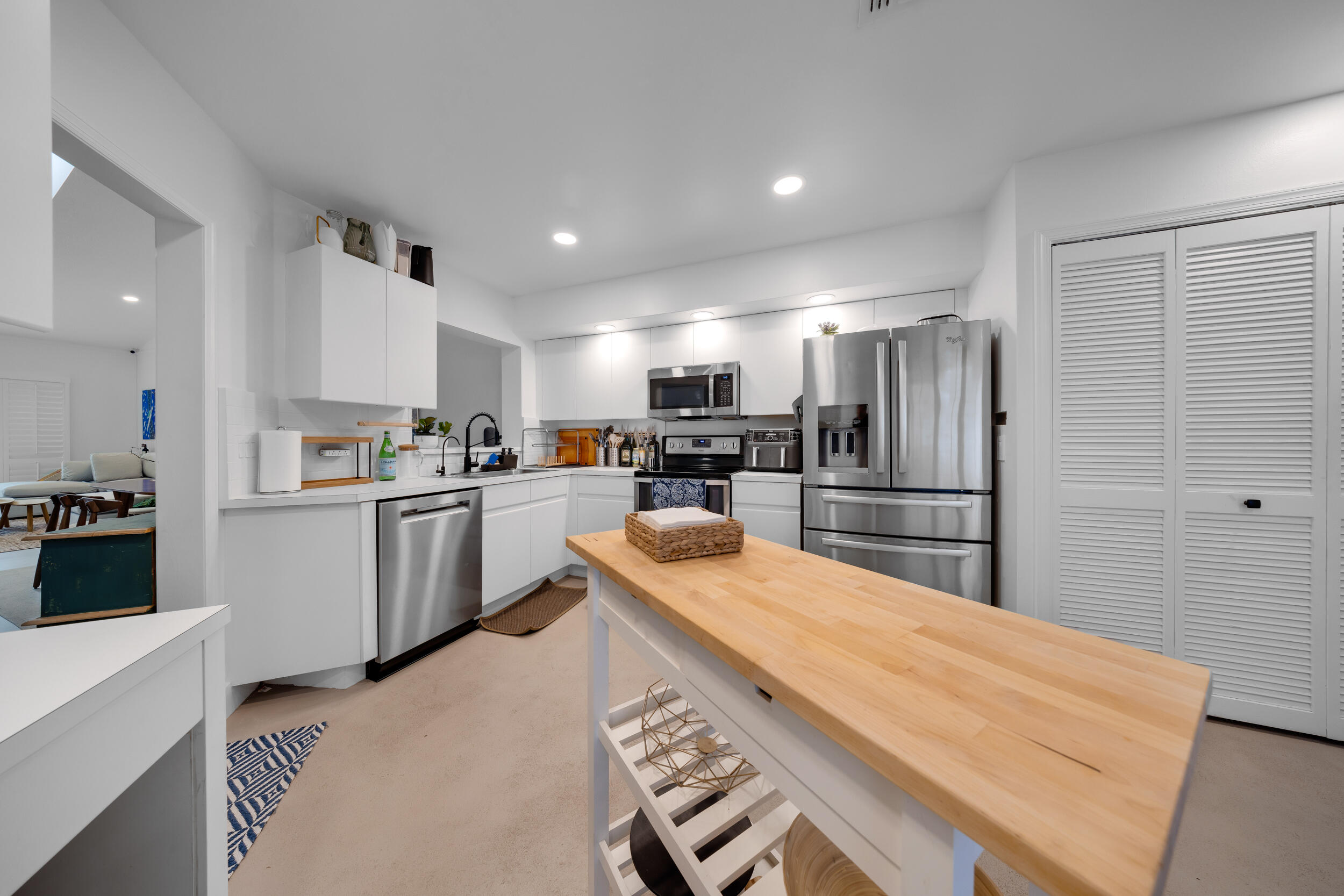 MISTY OAKS AT PALM-AIRE CONDO - Residential Lease