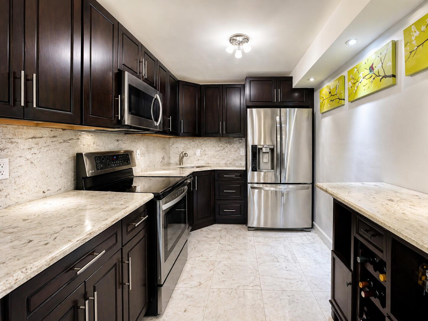 Stunning & move-in ready 2/2 corner unit in the heart of Plantation! Bright and airy with a beautifully updated kitchen. Stainless steel appliances, modern cabinetry, and sleek granite countertops. Open living and dining area for both everyday living and entertaining. Spacious bedrooms with plenty of storage space. Large walk-in in the primary and a private en-suite. Clean finishes and true turnkey condition. Washer/dryer conveniently located just outside the unit. Ideally located near schools, shopping, dining, and major highways. Resort-style amenities include heated pools, clubhouse, tennis, sauna, jacuzzi, gym, and assigned parking. Maintenance includes water, hot water, exterior insurance, and more. 50-year recertification complete. Stunning & move-in ready 2/2 corner unit in the heart of Plantation! Bright and airy with a beautifully updated kitchen. Stainless steel appliances, modern cabinetry, and sleek granite countertops. Open living and dining area for both everyday living and entertaining. Spacious bedrooms with plenty of storage space. Large walk-in in the primary and a private en-suite. Clean finishes and true turnkey condition. Washer/dryer conveniently located just outside the unit. Ideally located near schools, shopping, dining, and major highways. Resort-style amenities include heated pools, clubhouse, tennis, sauna, jacuzzi, gym, and assigned parking. Maintenance includes water, hot water, exterior insurance, and more. 50-year recertification complete.
