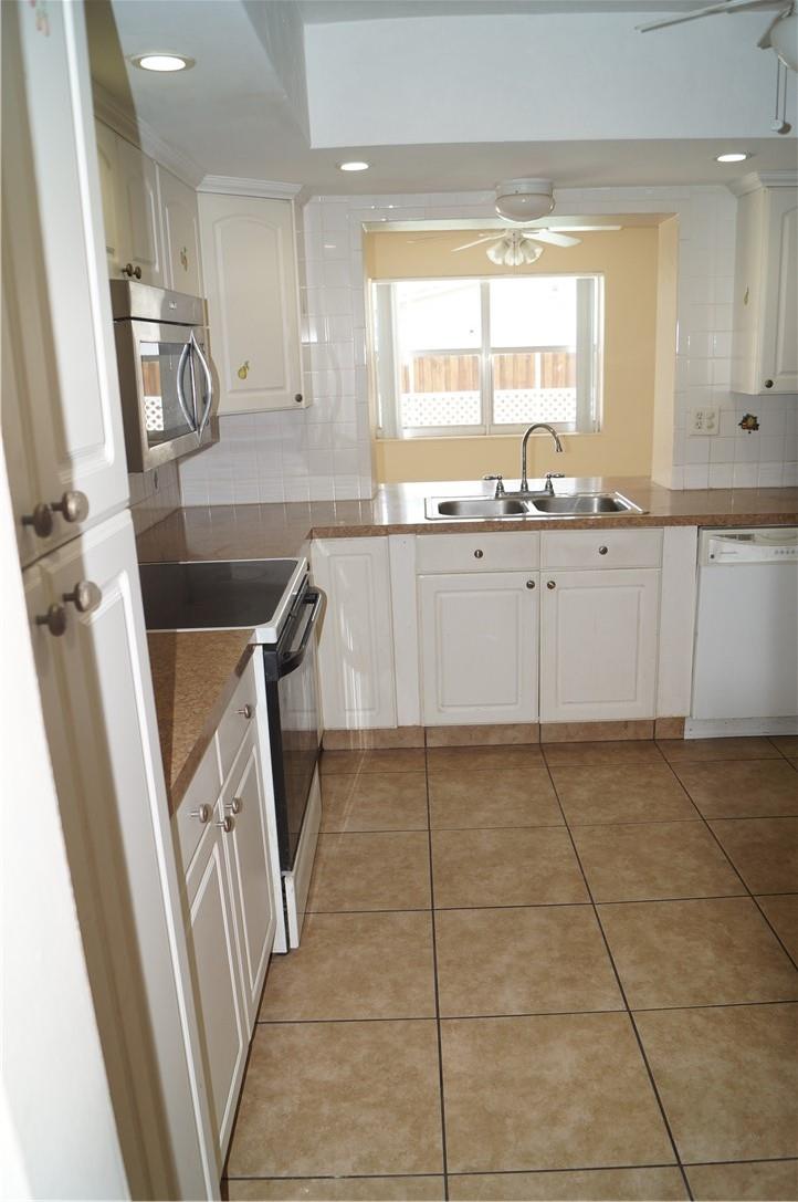 Pembroke Lakes Sec 1 76-4 - Residential
