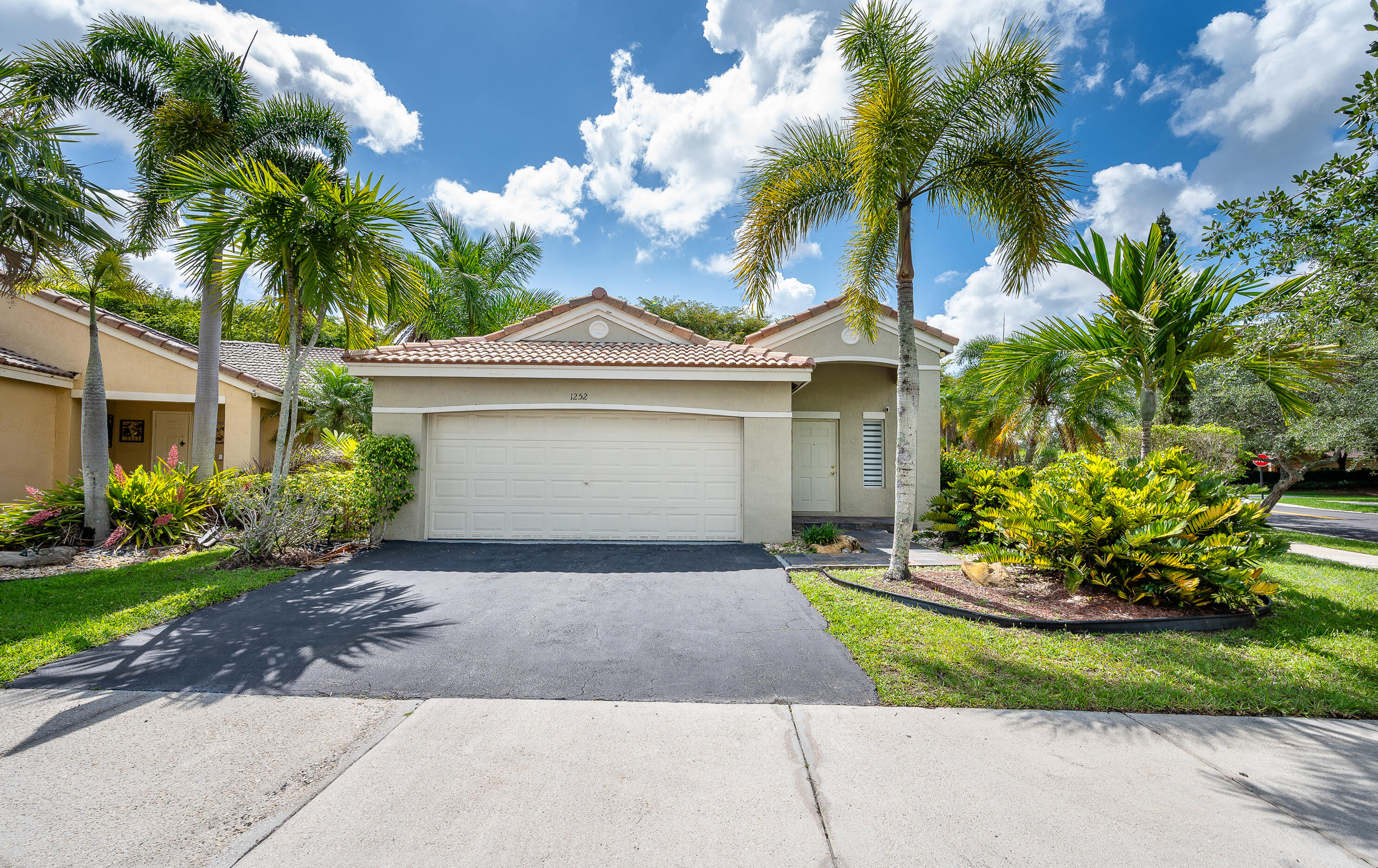Welcome to this beautifully maintained home located on a quiet cul-de-sac in the highly desirable community of Savanna in Weston. This spacious residence offers an ideal layout for both everyday living and entertaining, featuring bright open living areas, abundant natural light, and comfortable indoor and outdoor spaces. The home features a remodeled kitchen and updated bathrooms, new laminate flooring throughout, and a brand-new air conditioning system. Enjoy a private backyard perfect for relaxing or spending time with friends. Located in one of Weston's most sought-after neighborhoods with resort-style community amenities, parks, and convenient access to shopping, dining, and major highways. Zoned for top-rated schools. A wonderful opportunity to enjoy the Weston lifestyle. Property is owner occupied. Appointment required through ShowingTime. Please provide proof of funds or mortgage pre-approval prior to submitting an offer. All information is deemed reliable but not guaranteed and should be independently verified by buyer and buyer's agent. Submit offers with DU approval (if financed) and proof of funds. Easy to show with notice.