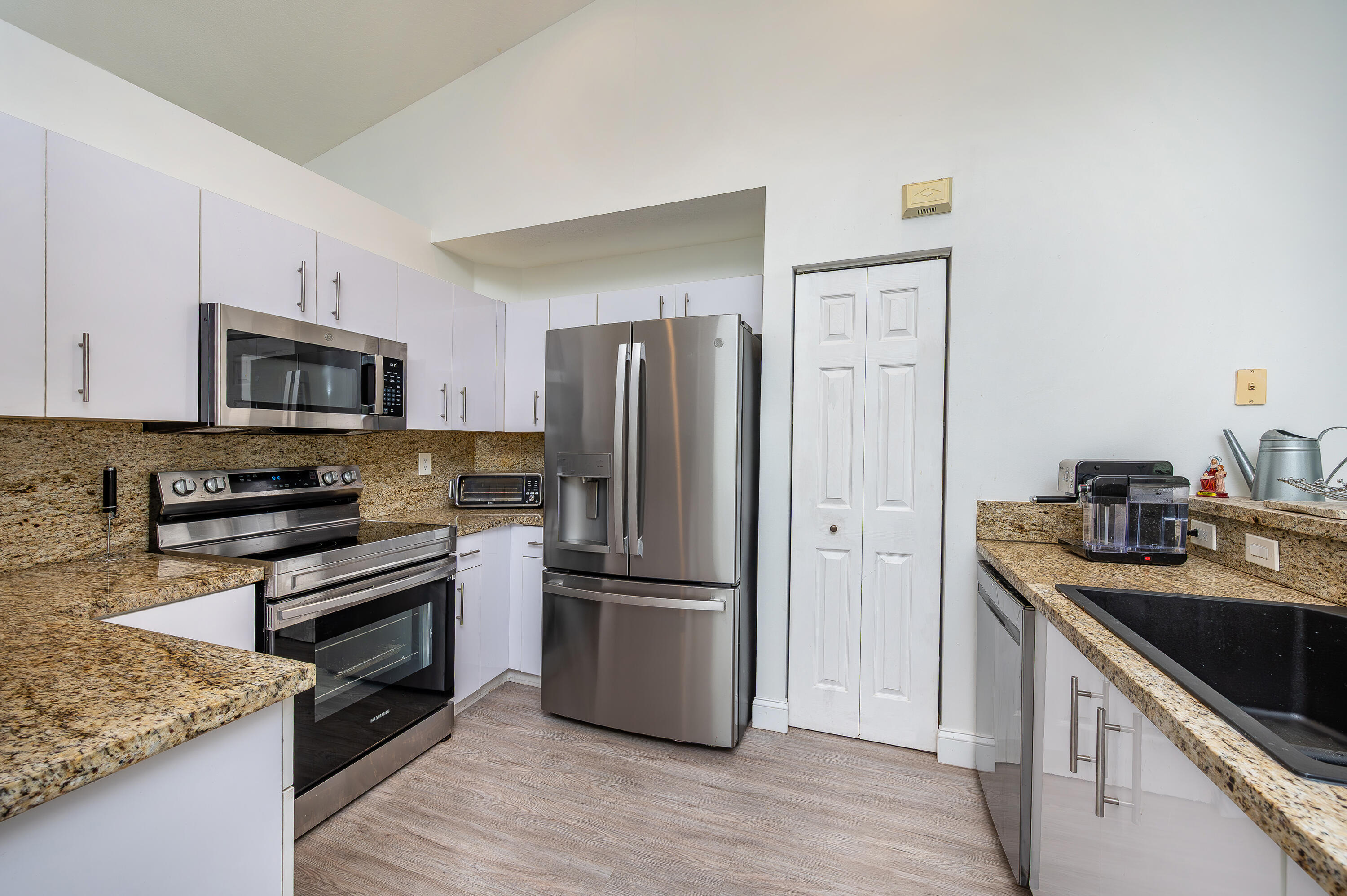 SECTOR 2-PARCELS 1 2 3 4 5 6 7 - Residential