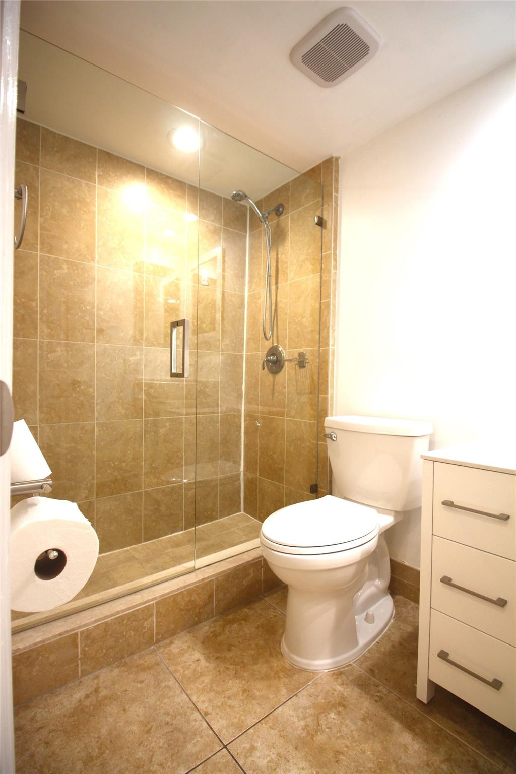 WILTON PARK CONDOS LLC - Residential Lease