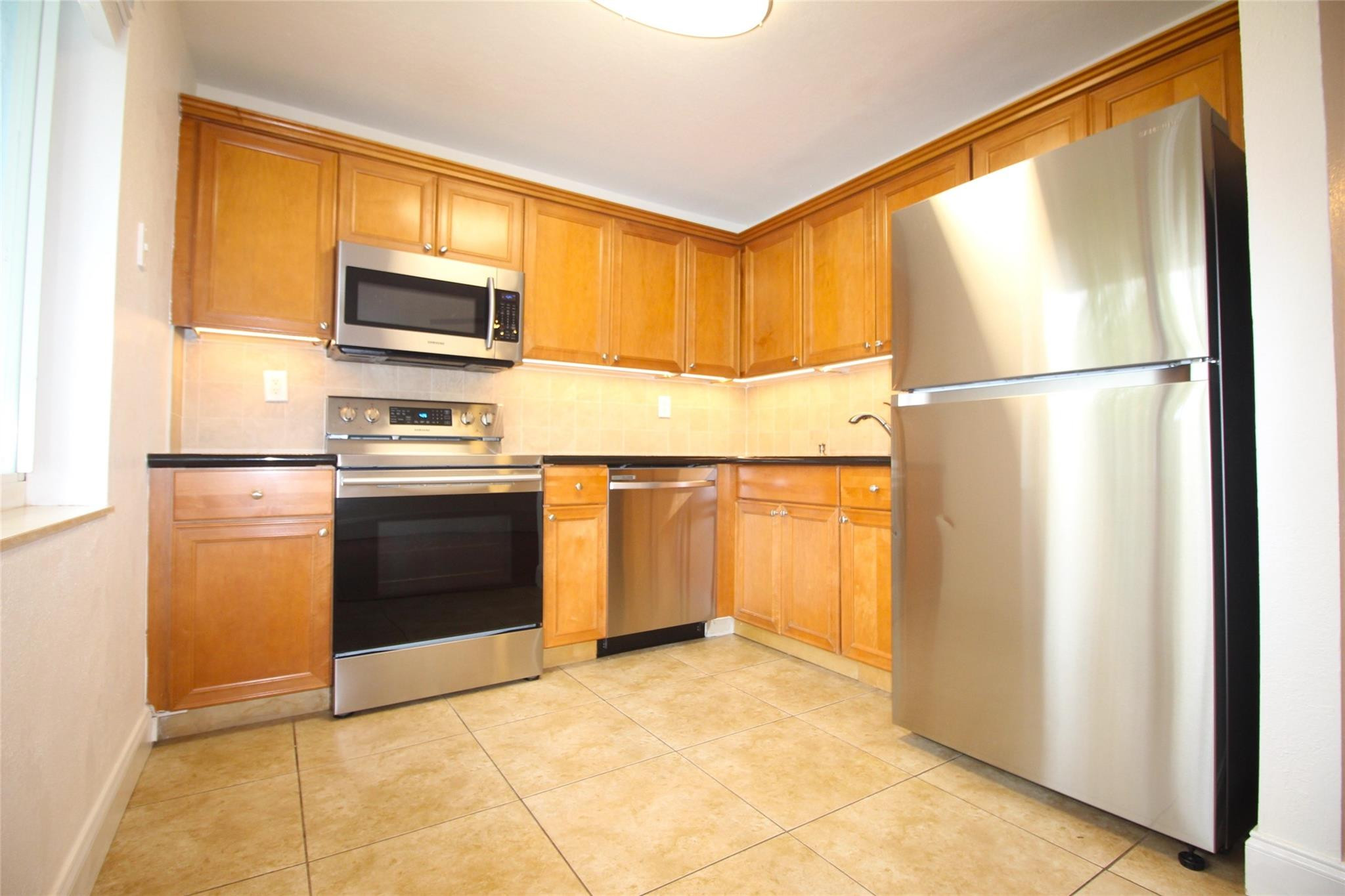 WILTON PARK CONDOS LLC - Residential Lease