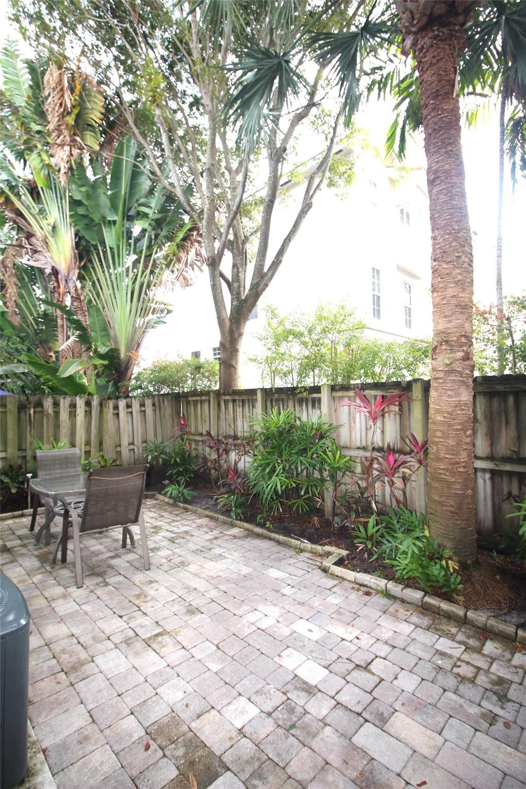 WILTON PARK CONDOS LLC - Residential Lease
