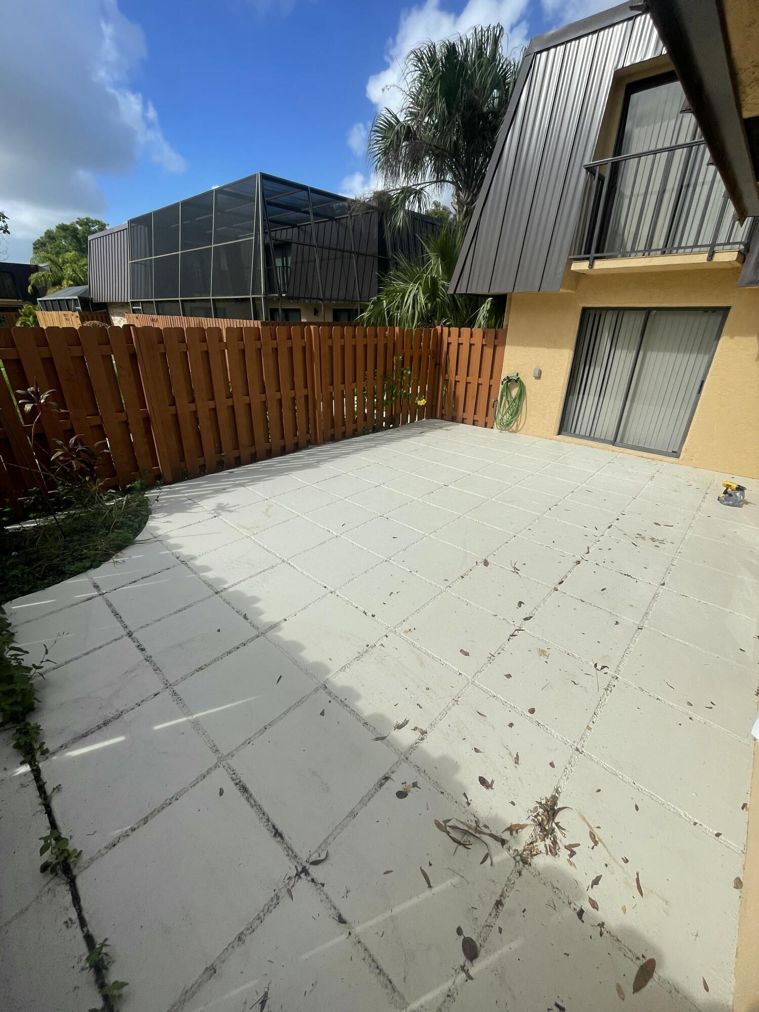 EMERALD LAKES - Residential Lease