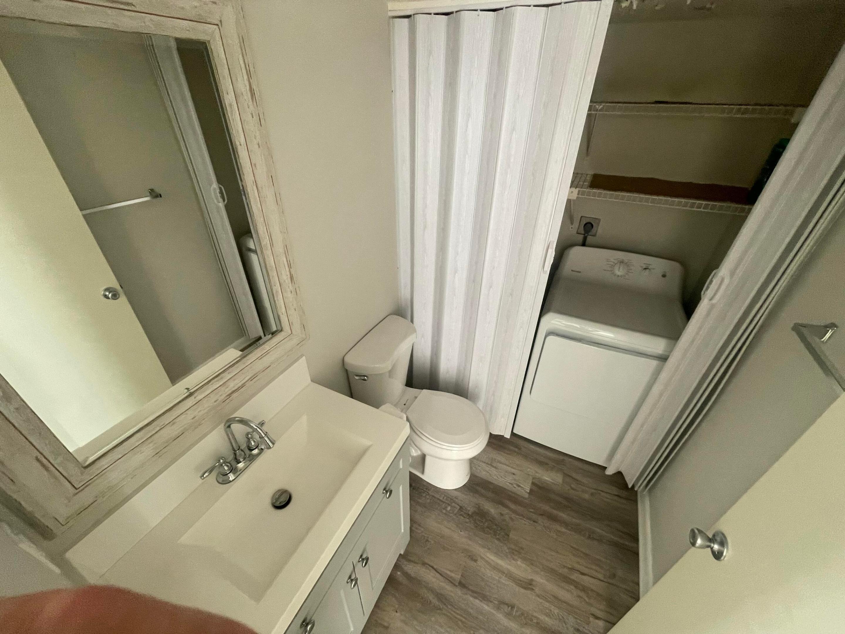 EMERALD LAKES - Residential Lease