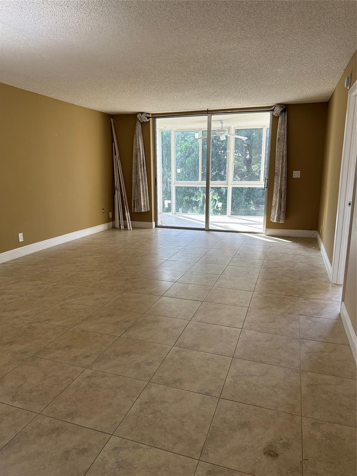 10 OF PALM SPRINGS 2 CONDO - Residential