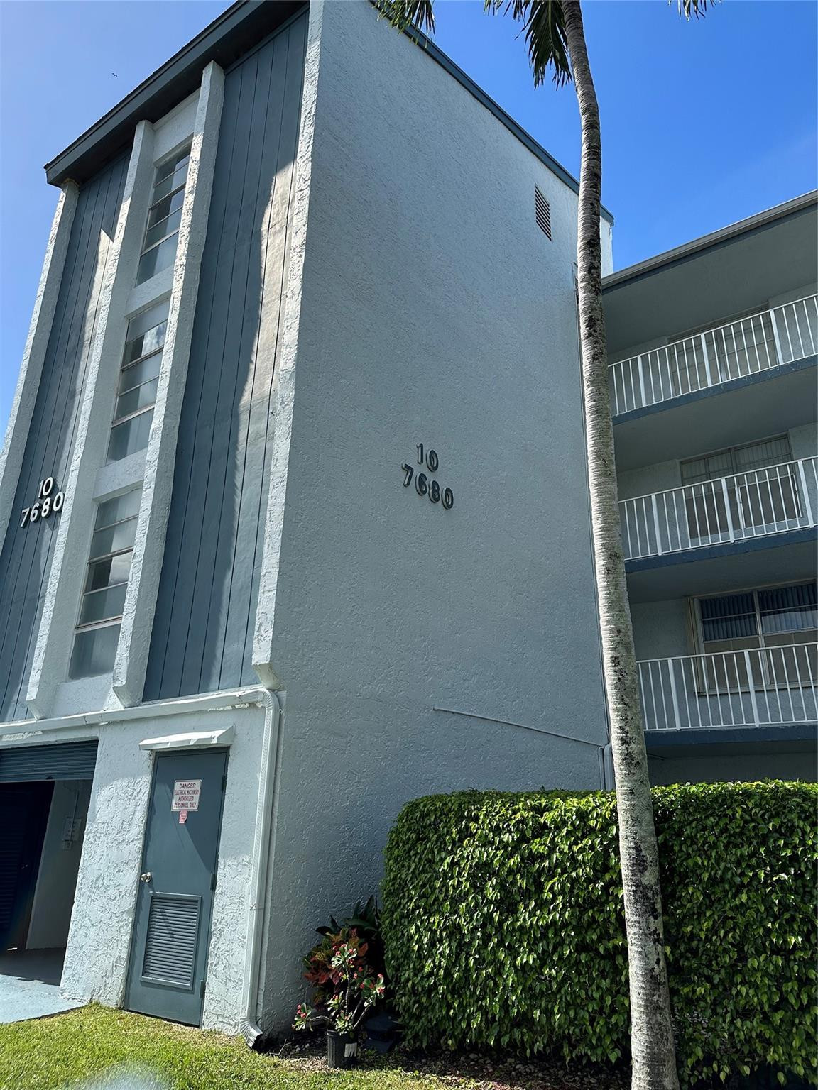 10 OF PALM SPRINGS 2 CONDO - Residential