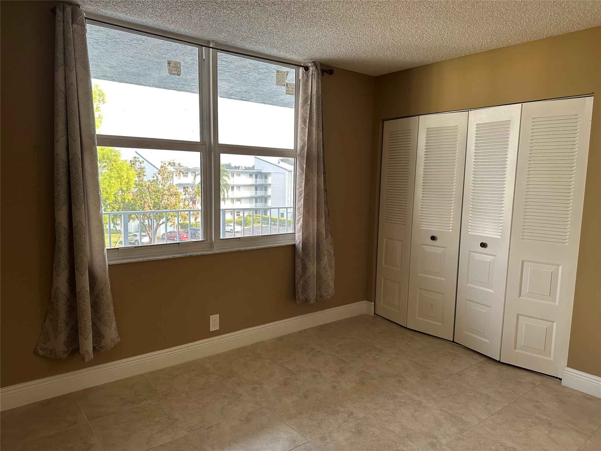 10 OF PALM SPRINGS 2 CONDO - Residential