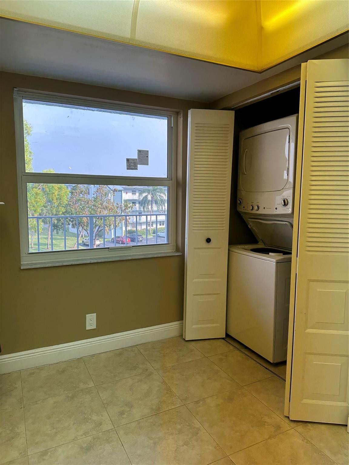 10 OF PALM SPRINGS 2 CONDO - Residential