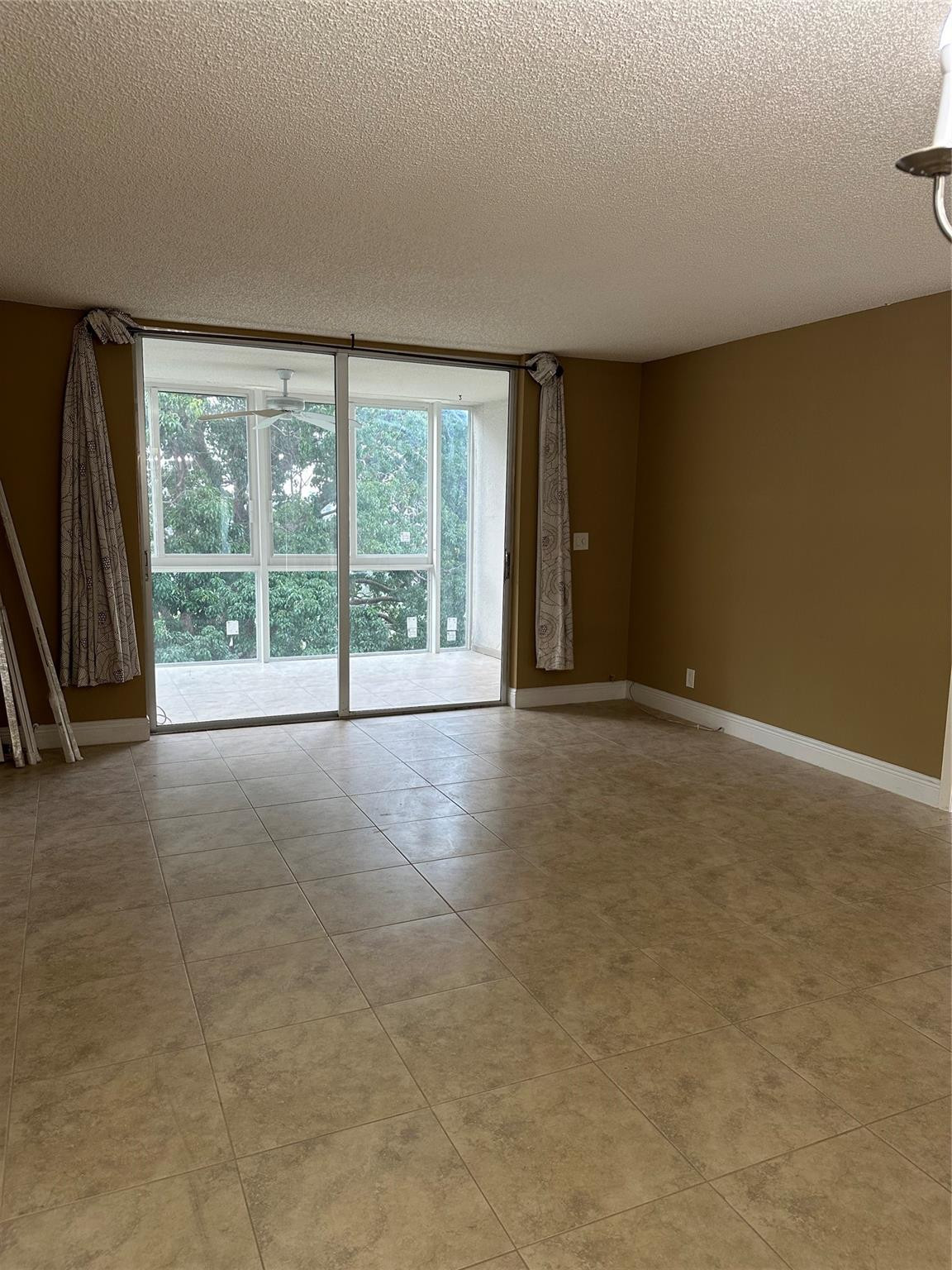 10 OF PALM SPRINGS 2 CONDO - Residential