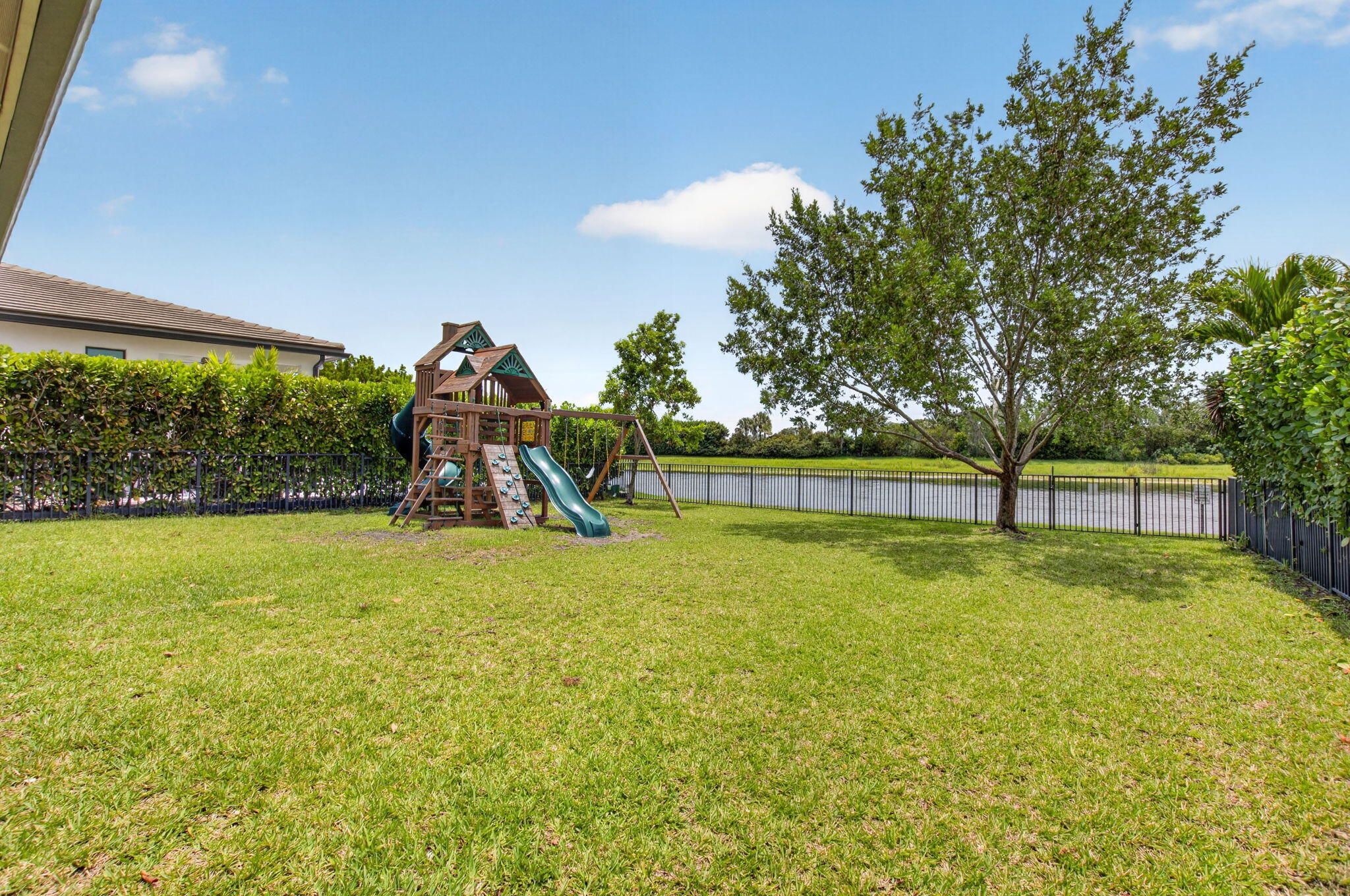 PALM MEADOWS ESTATES - Residential