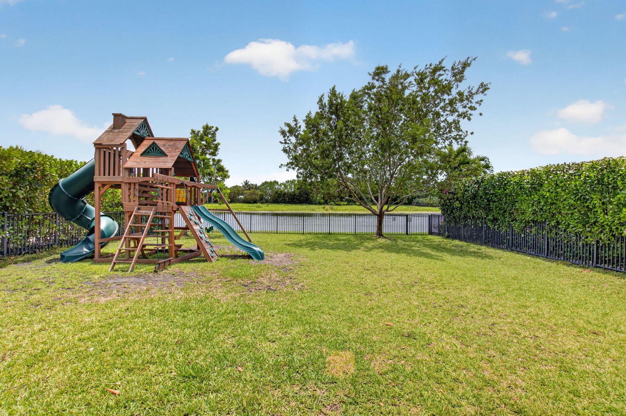 PALM MEADOWS ESTATES - Residential